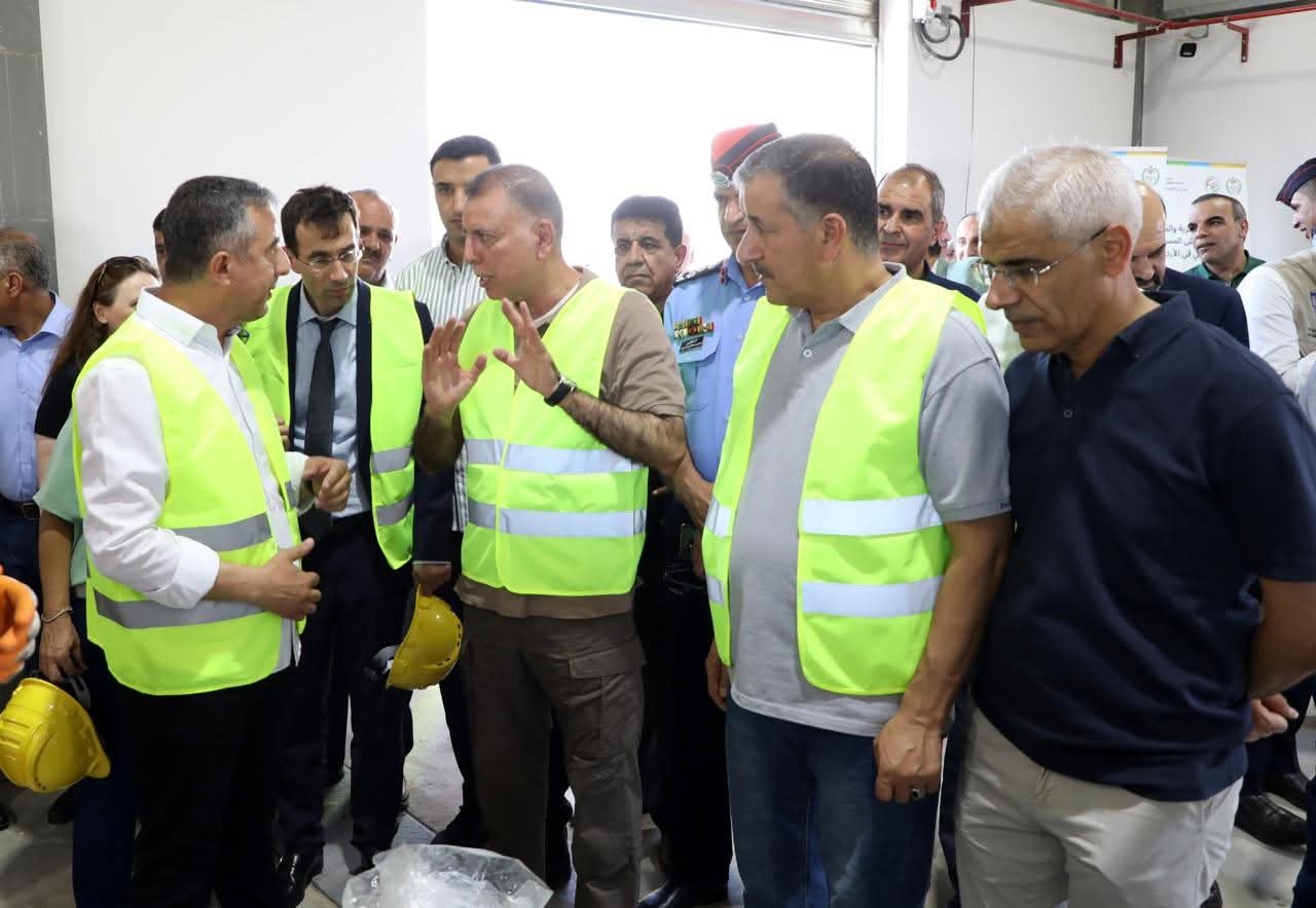 وزير الداخلية يفتتح مصنعاً لإعادة تدوير البلاستيك في ديرعلا