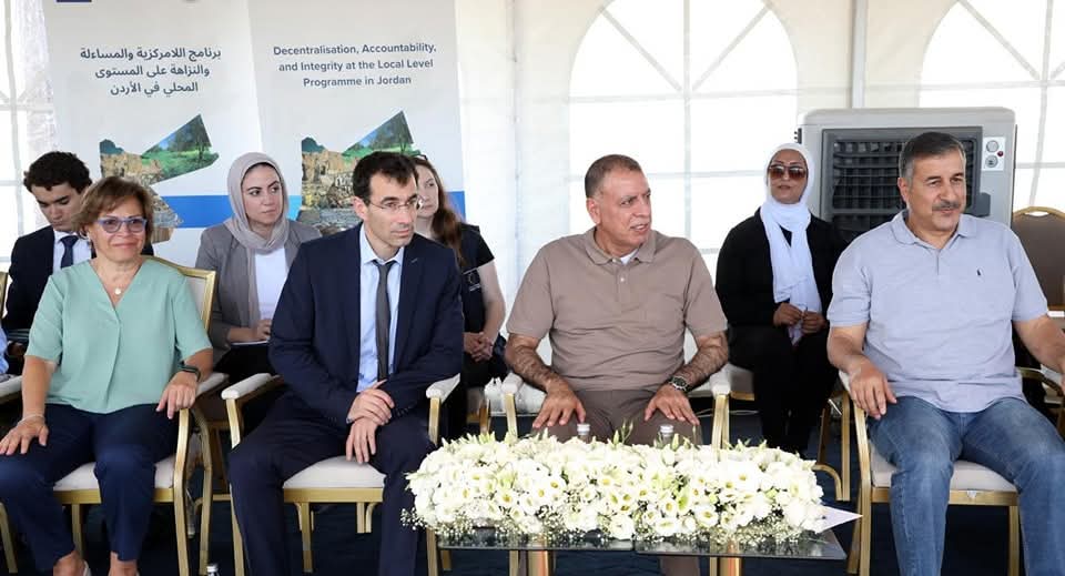 وزير الداخلية يفتتح مصنعاً لإعادة تدوير البلاستيك في ديرعلا