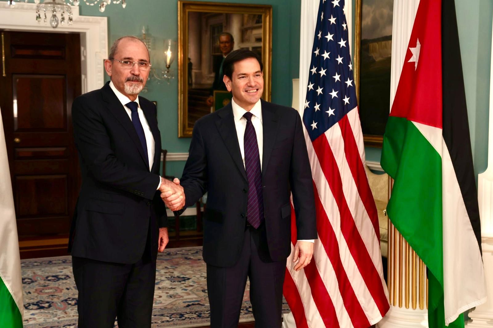 وزير الخارجية يجري مباحثات مع نظيره الأميركي