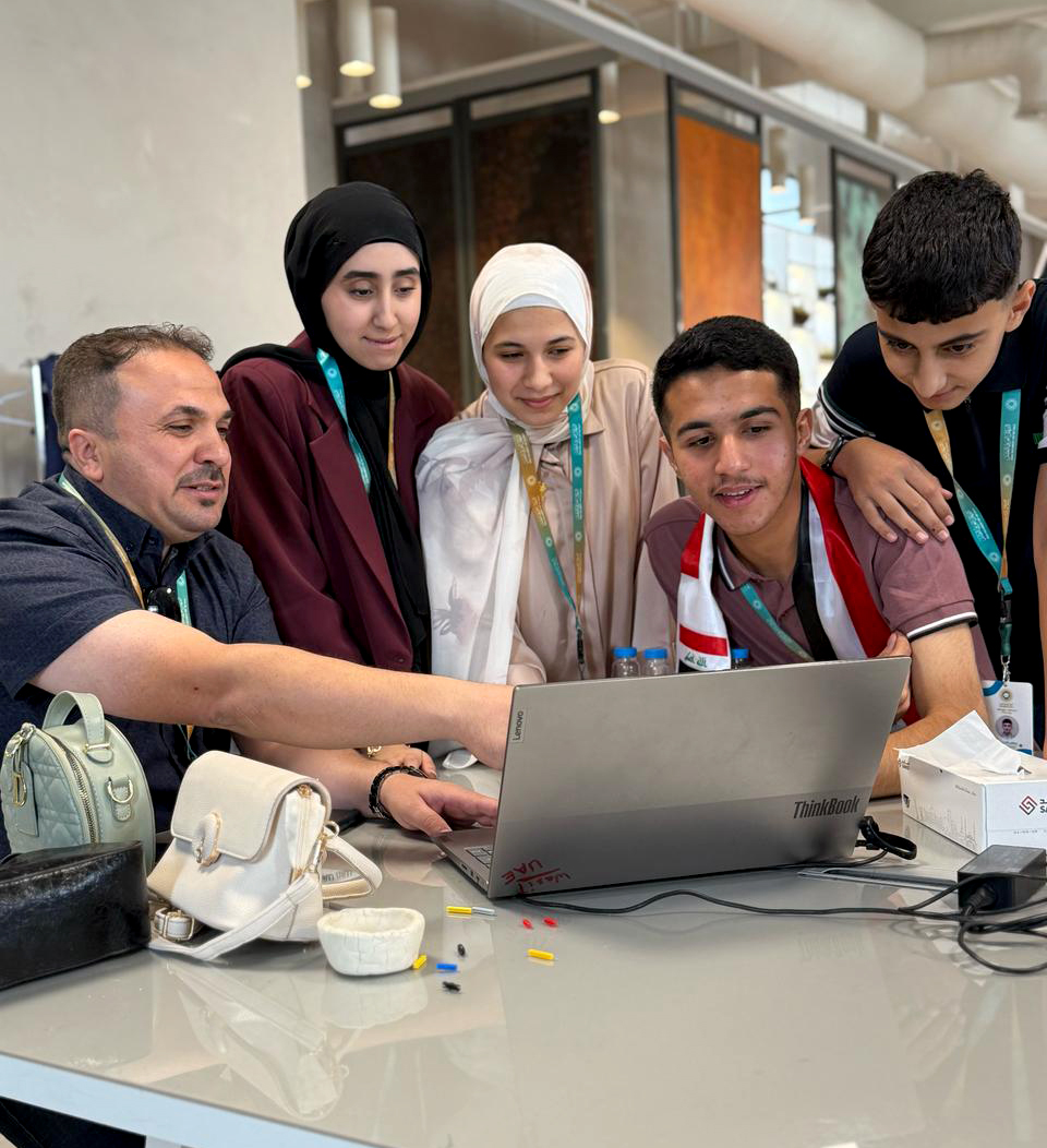 برلمانيو الطفولة الأردنيون يستكشفون مختبرات الإبداع في ناشئة الشارقة