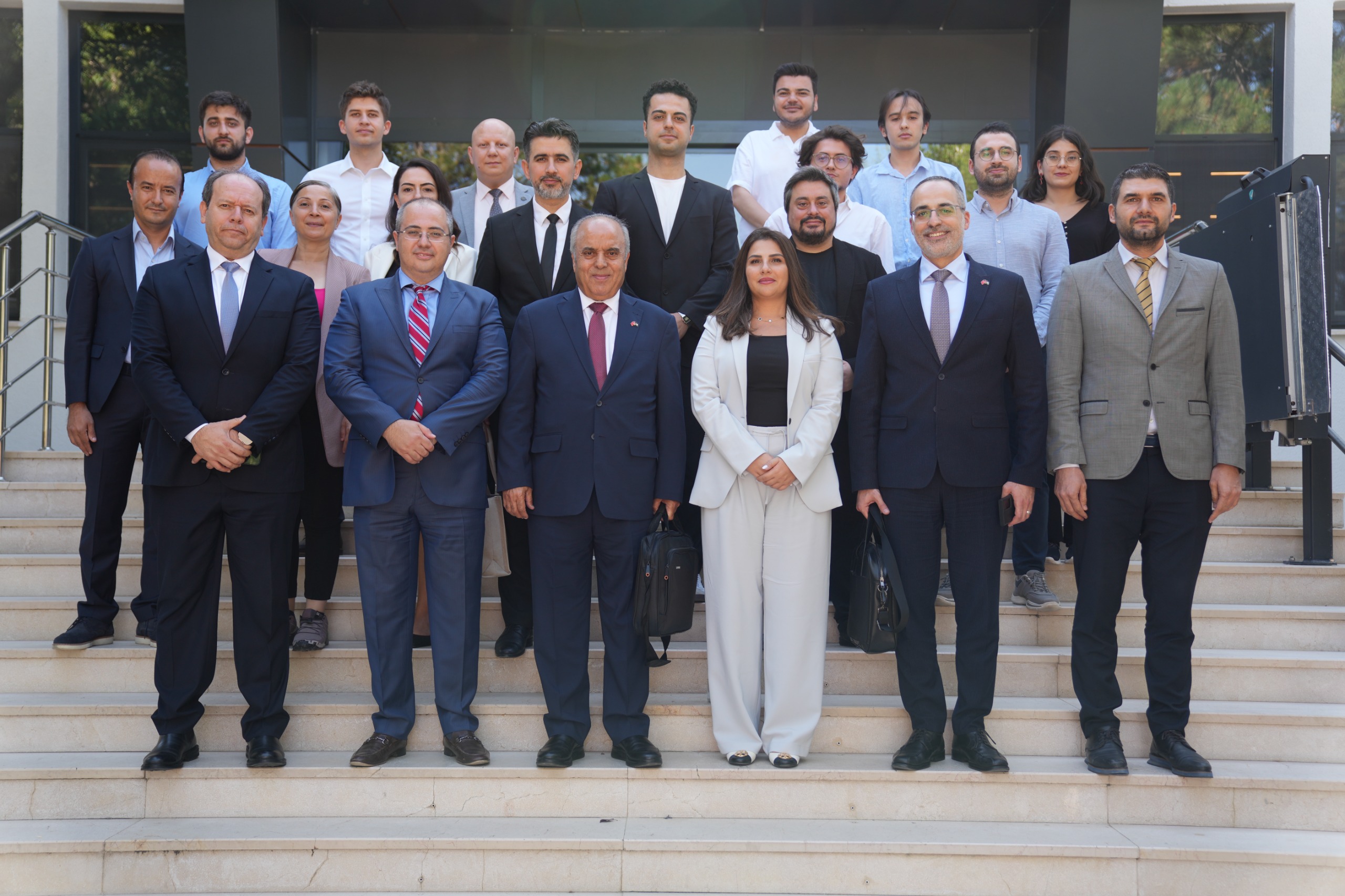 وزير التعليم العالي يزور مركز الابتكار في التكنولوجيا التعليمية بأنقرة