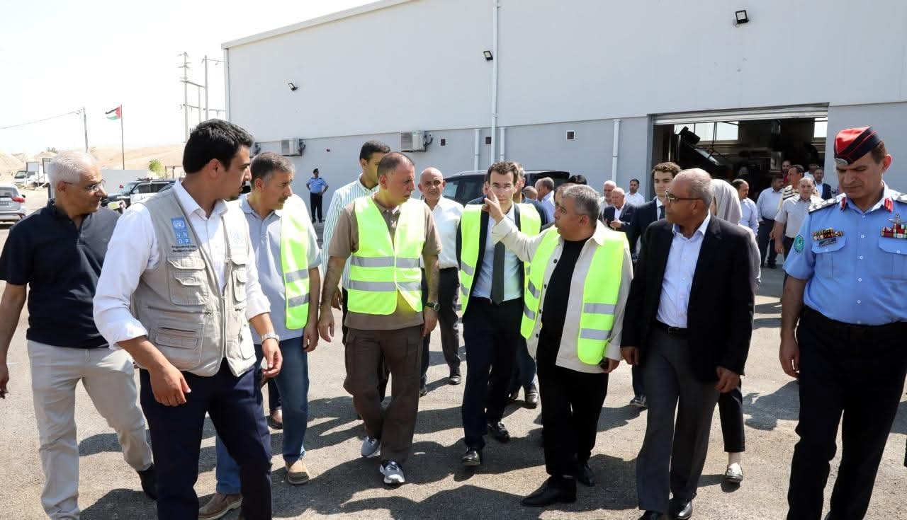 وزير الداخلية يفتتح مصنعاً لإعادة تدوير البلاستيك في ديرعلا