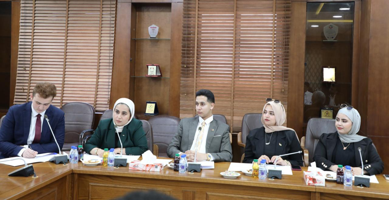 وزير الشؤون السياسية يلتقي القائمين على مبادرة مجلس الشباب الأردني