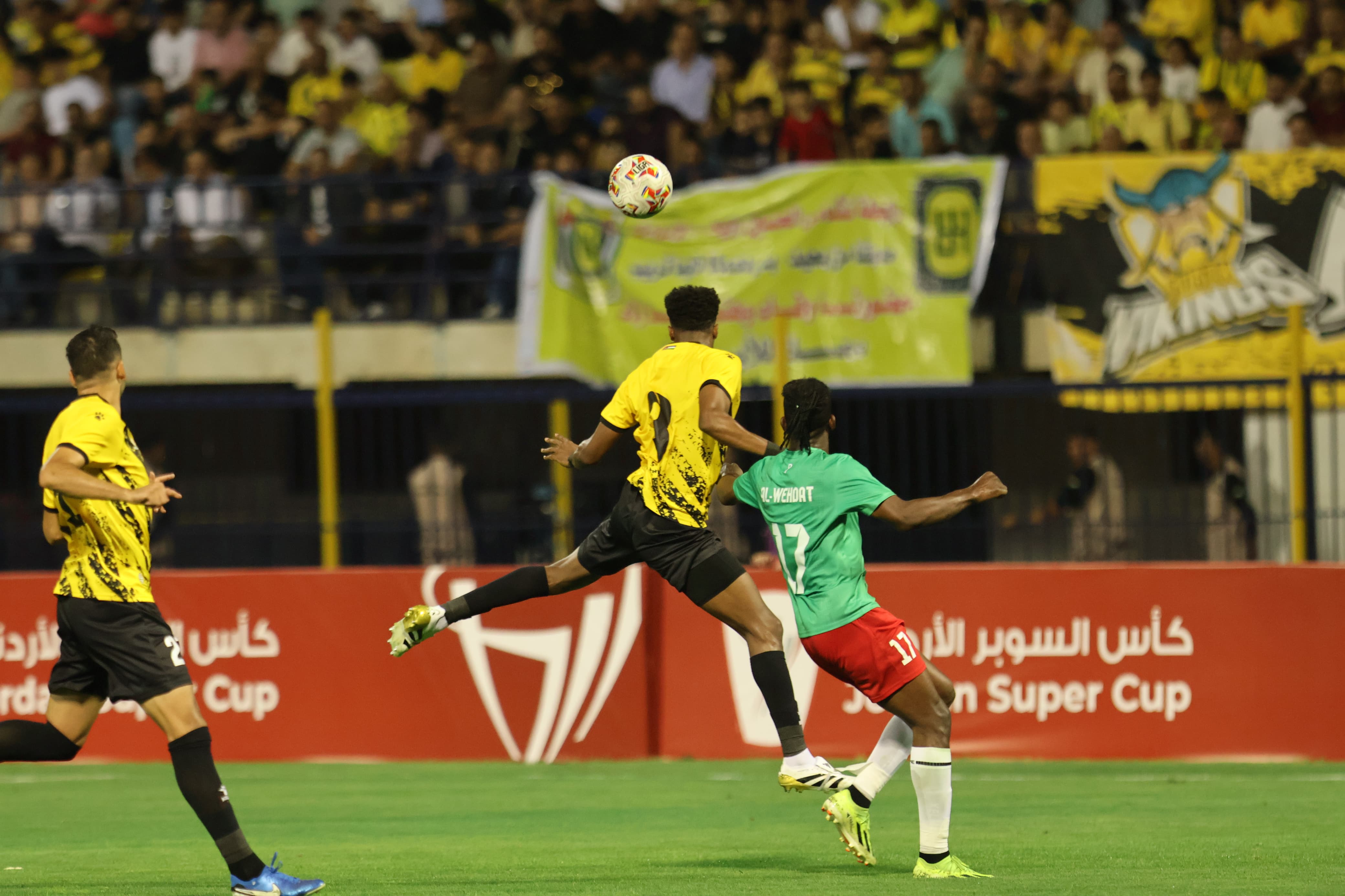 الحسين إربد يفوز على الوحدات ويتوج بكأس السوبر