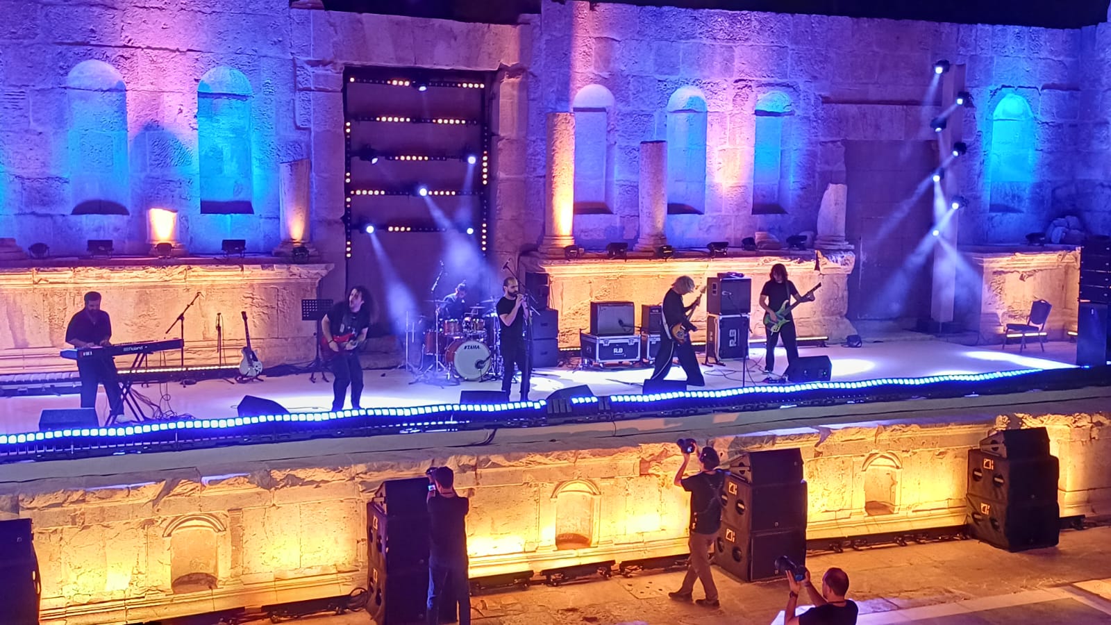 جرش 39 يواصل فعالياته الفنية وتنوع بالعروض المحلية والدولية في المدينة الأثرية