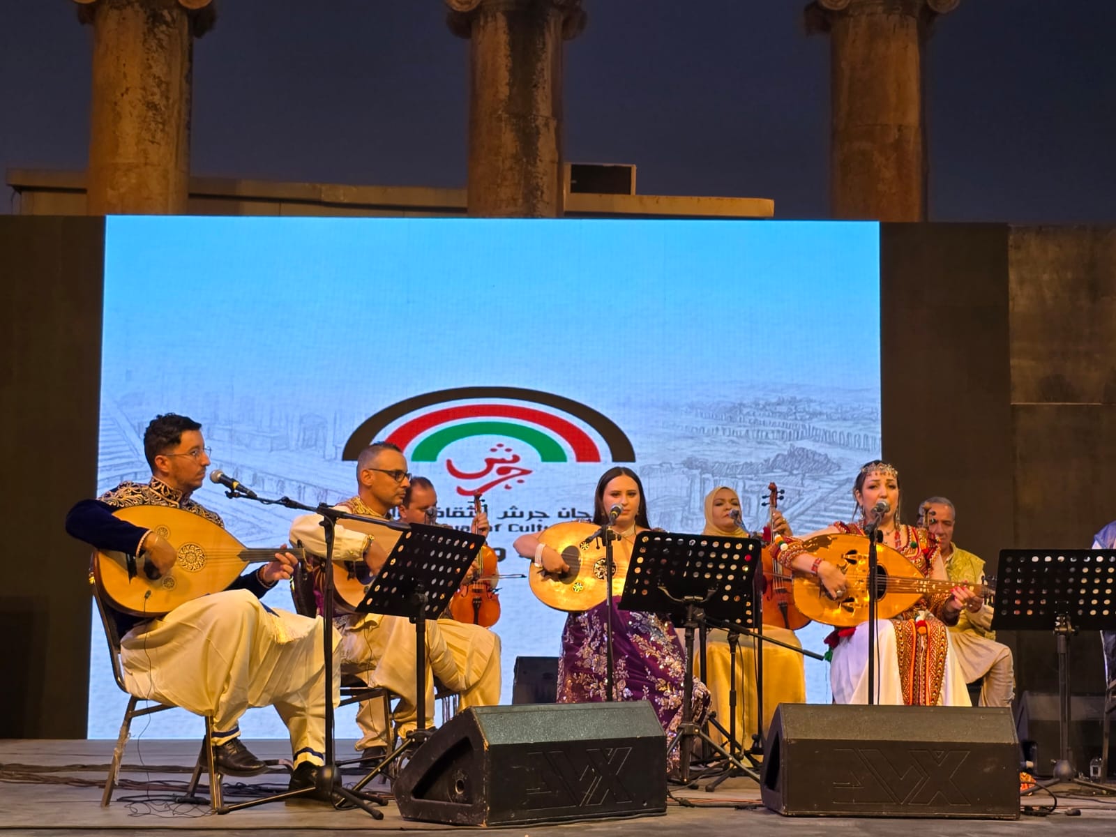 مهرجان جرش.. عروض فنية تراثية مميزة في الساحة الرئيسة