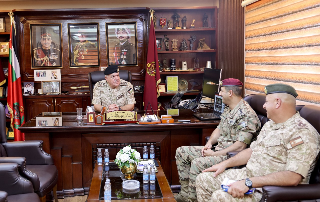 رئيس هيئة الأركان يزور قيادة قوات الملك عبدالله الثاني الخاصة الملكية