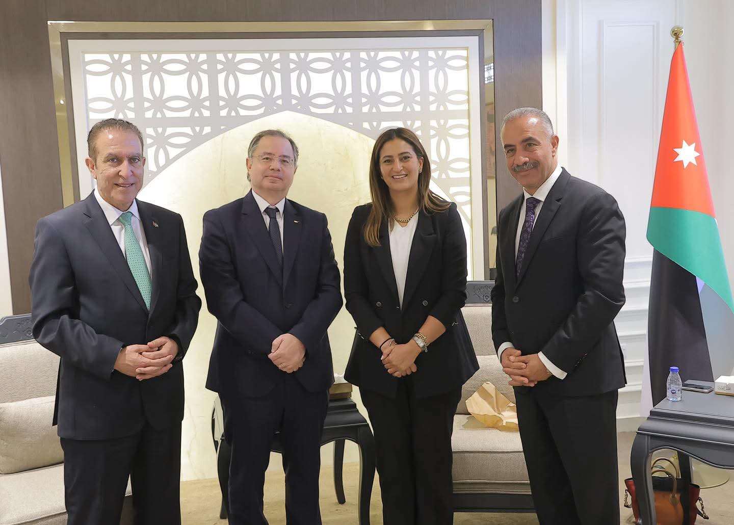 الخارجية النيابية تلتقي السفير القبرصي