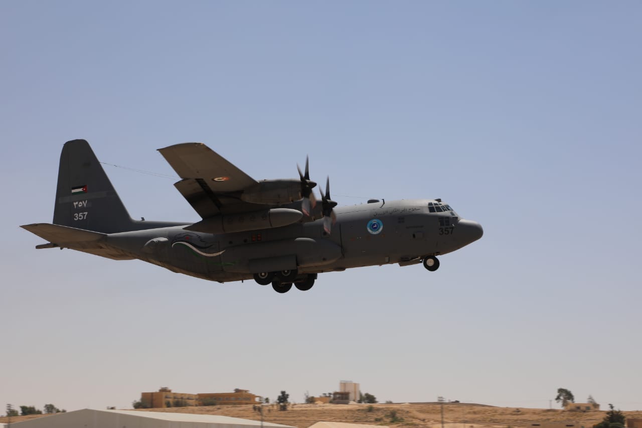 القوات المسلحة تنفذ 3 إنزالات جوية على قطاع غزة إحداها بالتعاون مع الإمارات