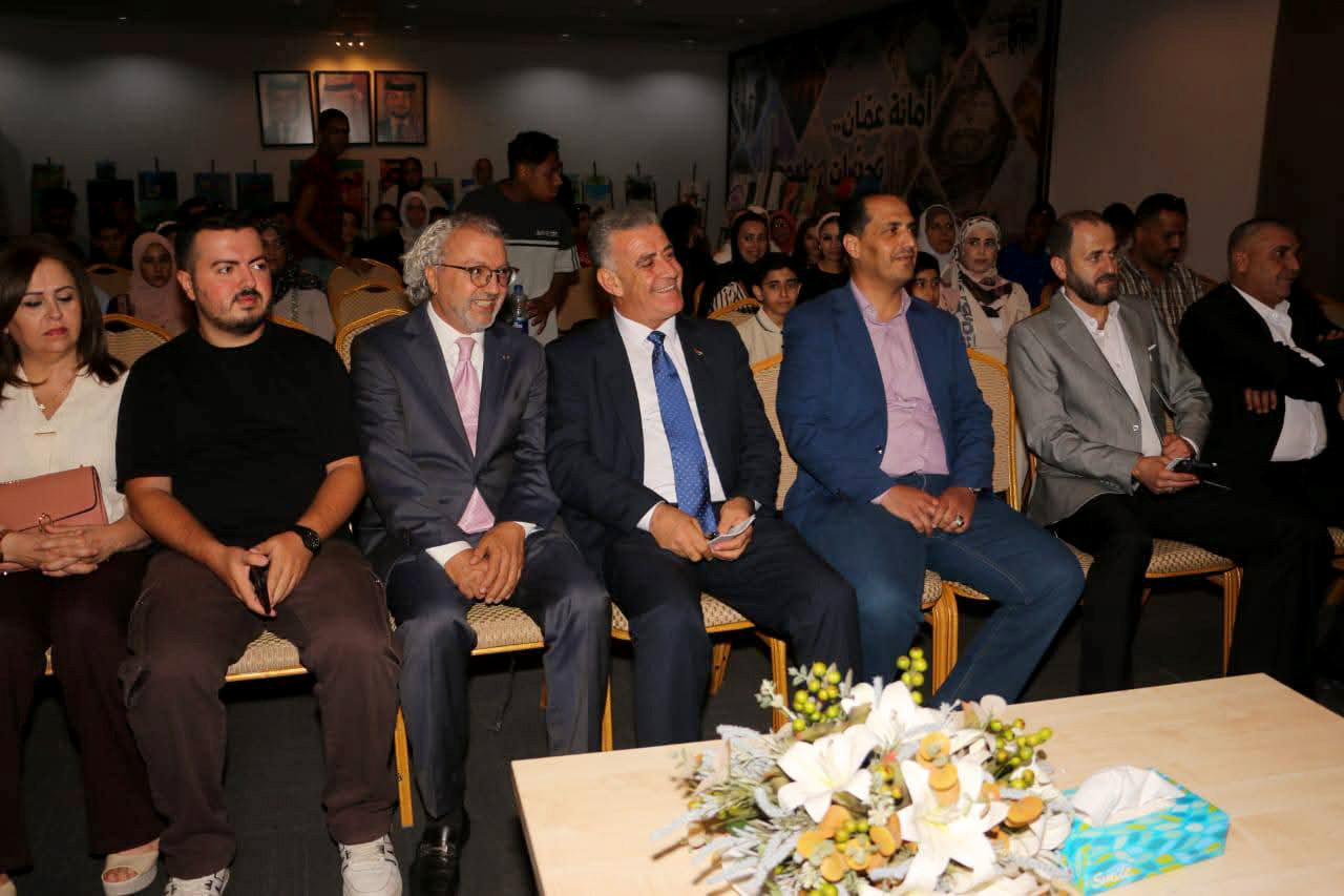 معرض عبق اللون يُبرز إبداعات المكفوفين في الفن التشكيلي