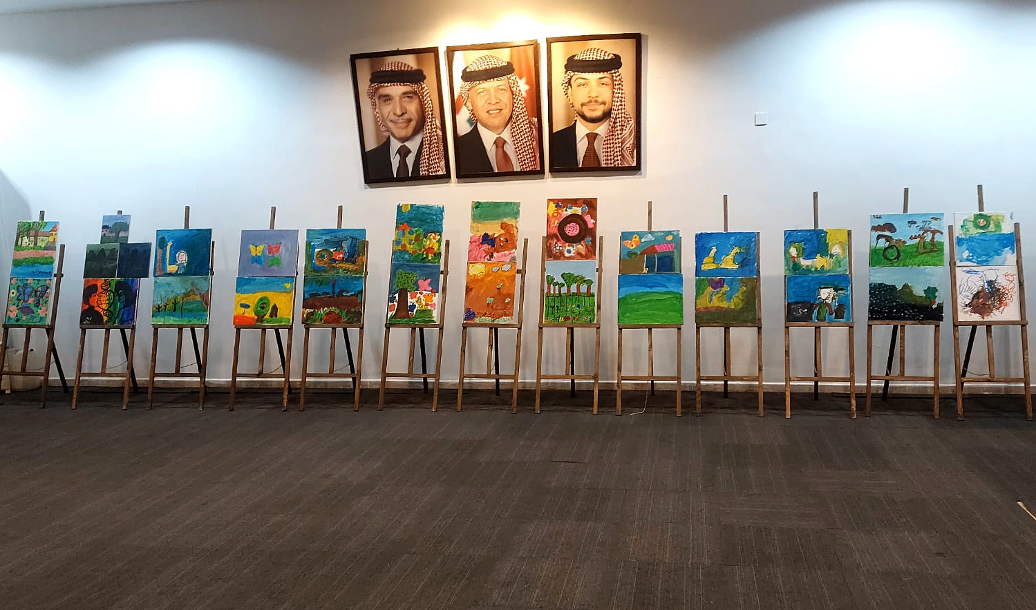 معرض عبق اللون يُبرز إبداعات المكفوفين في الفن التشكيلي