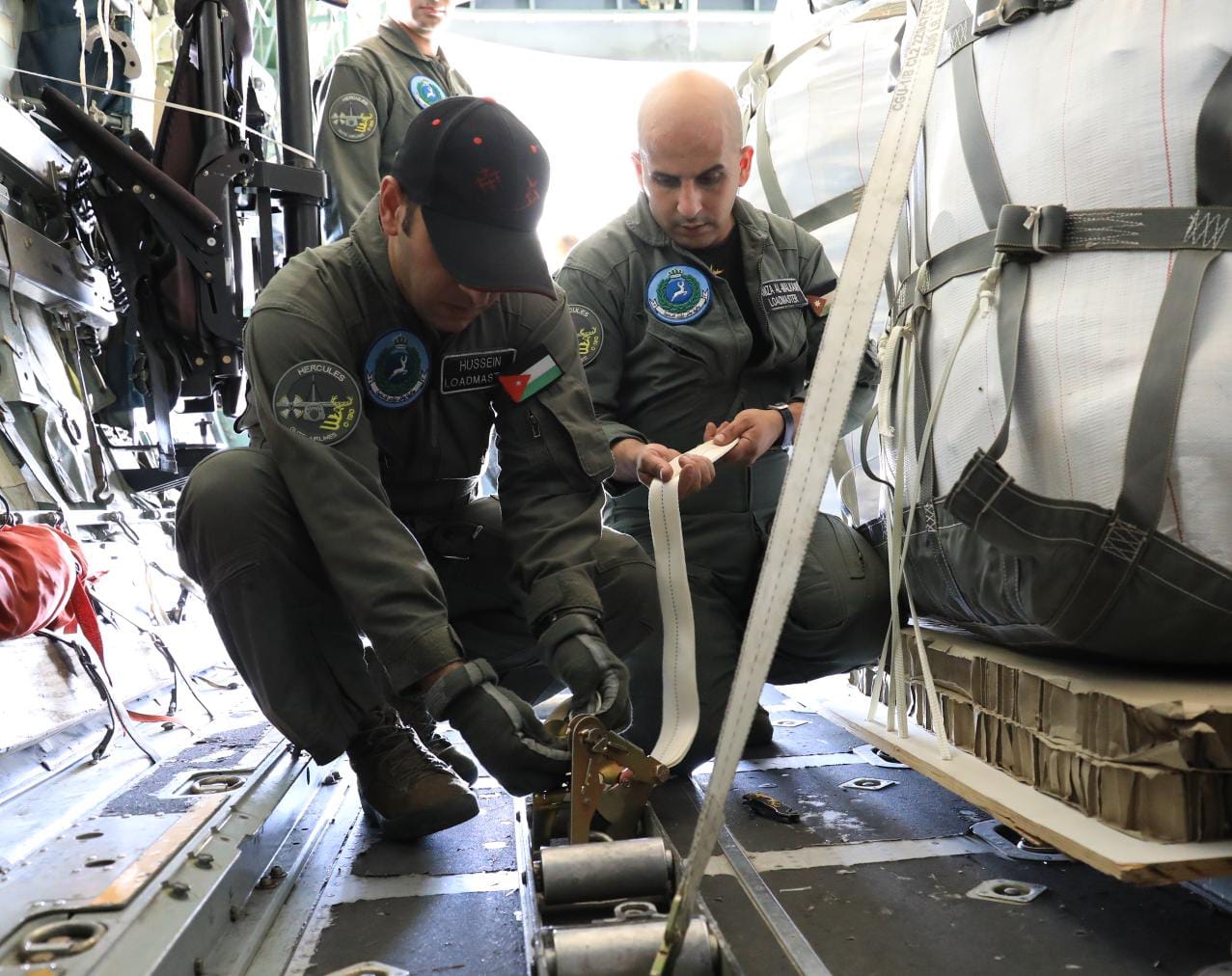 القوات المسلحة تواصل تنفيذ الإنزالات الجوية على قطاع غزة بمشاركة الأمارات