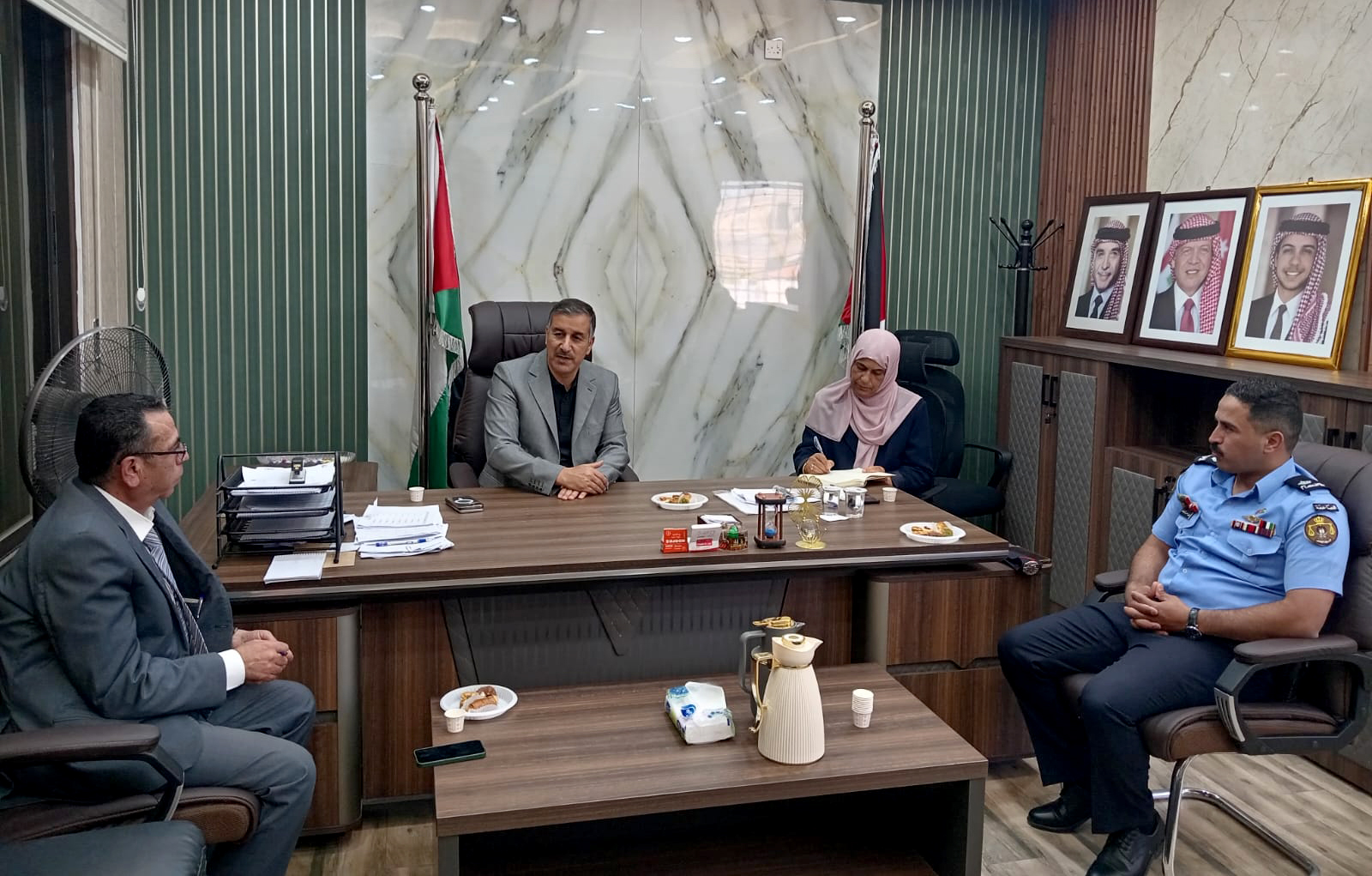 محافظ البلقاء يطلع على الخدمات بقضاء العارضة 