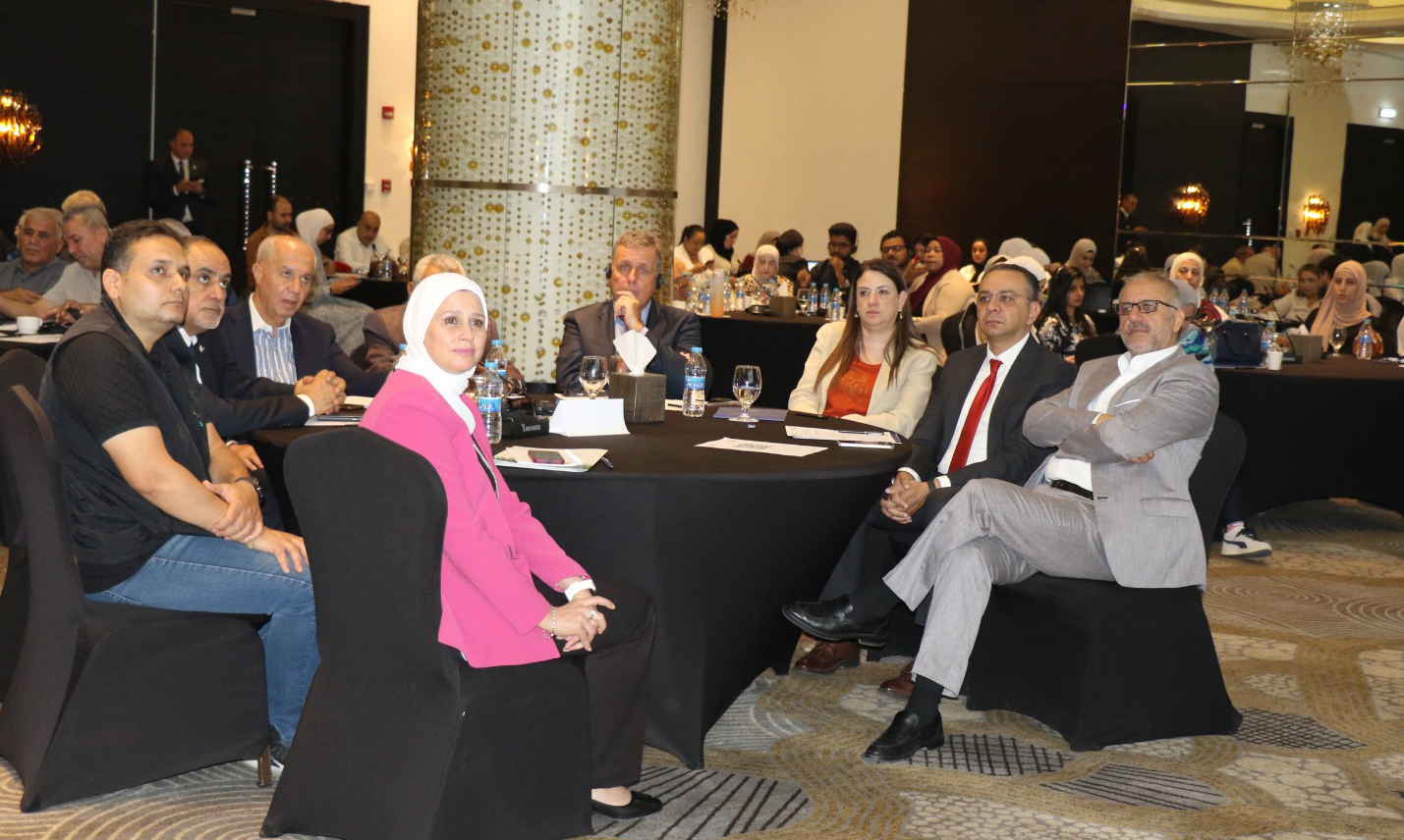 حوارية حول تعزيز دمج ذوي الإعاقة بقطاع صناعة الألبسة