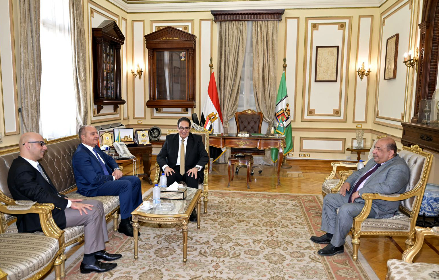 السفير العضايلة يلتقي رئيس جامعة القاهرة ويحضر تخريج الطلبة الأردنيين بكلية طب الأسنان