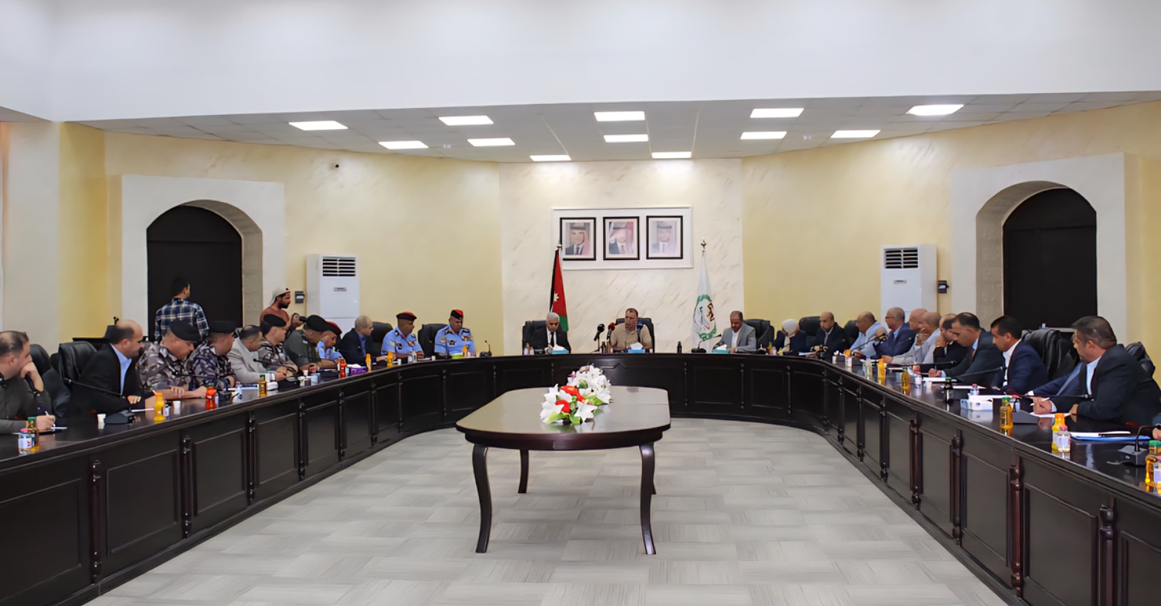 وزير الداخلية يزور معان ويؤكد أهمية سيادة القانون والعمل المؤسسي