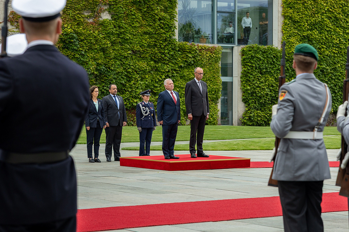 الملك يدعو من برلين لاتخاذ موقف دولي فوري وموحد لوقف الانتشار المقلق للمجاعة والمعاناة بين المدنيين بغزة