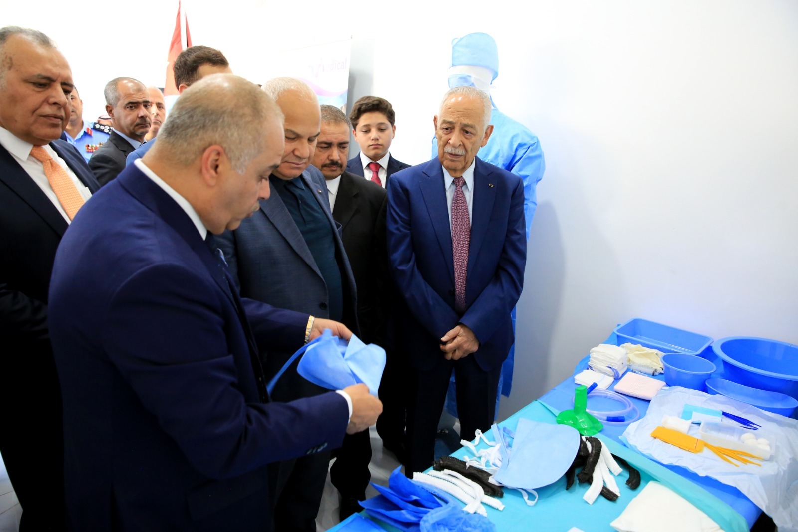 رئيس الديوان الملكي يتفقد مشاريع مبادرات ملكية في محافظة مأدبا