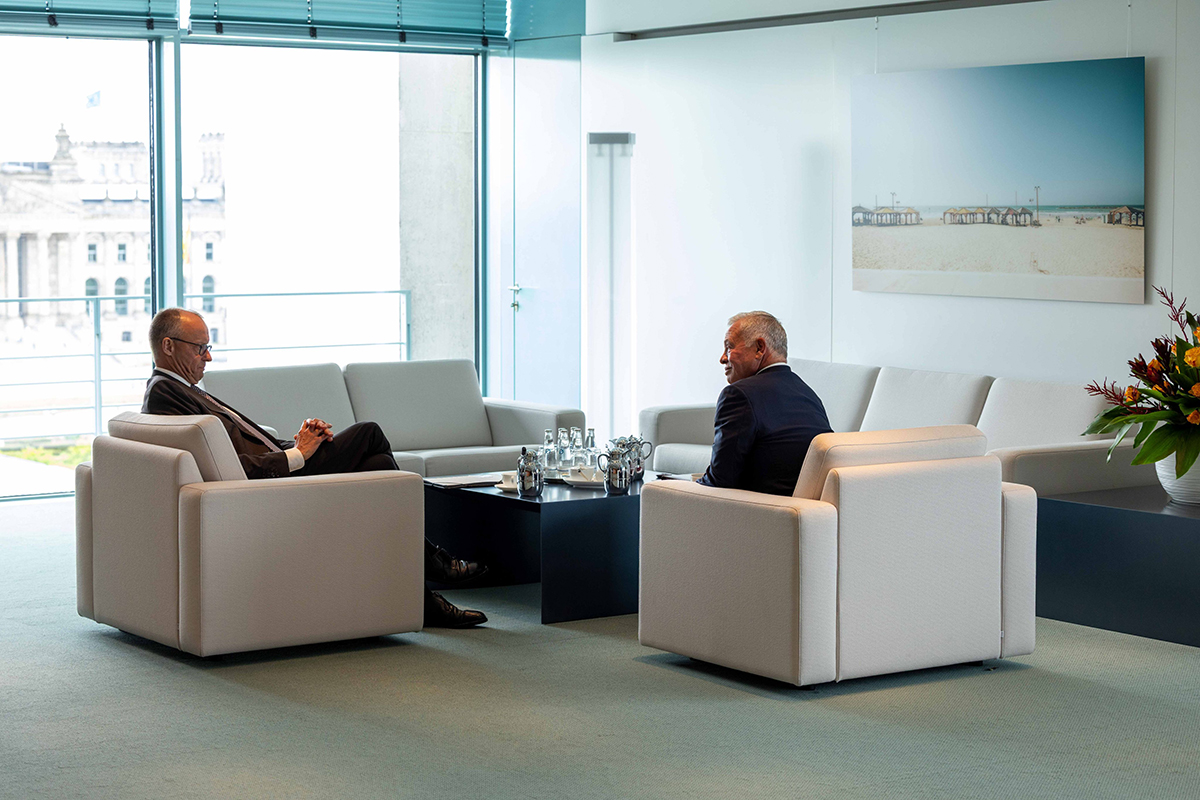 الملك يدعو من برلين لاتخاذ موقف دولي فوري وموحد لوقف الانتشار المقلق للمجاعة والمعاناة بين المدنيين بغزة