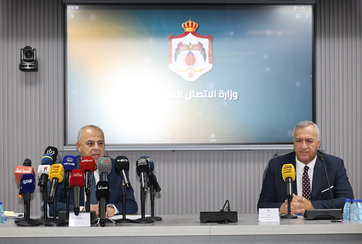 أبو صعيليك يعرض في  منتدى التواصل لإنجازات التحديث الإداري