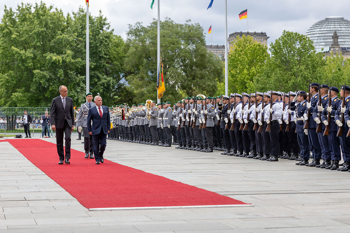الملك يدعو من برلين لاتخاذ موقف دولي فوري وموحد لوقف الانتشار المقلق للمجاعة والمعاناة بين المدنيين بغزة