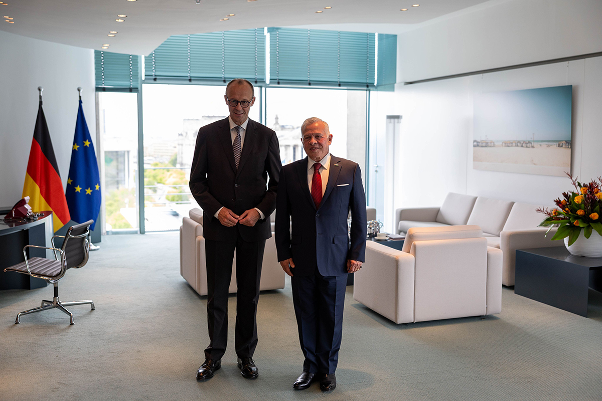 الملك يدعو من برلين لاتخاذ موقف دولي فوري وموحد لوقف الانتشار المقلق للمجاعة والمعاناة بين المدنيين بغزة