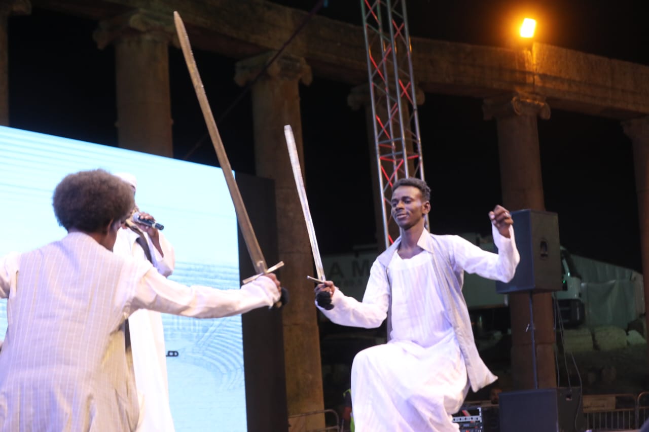 الساحة الرئيسة في مهرجان جرش تشهد فنون تراث الشعوب