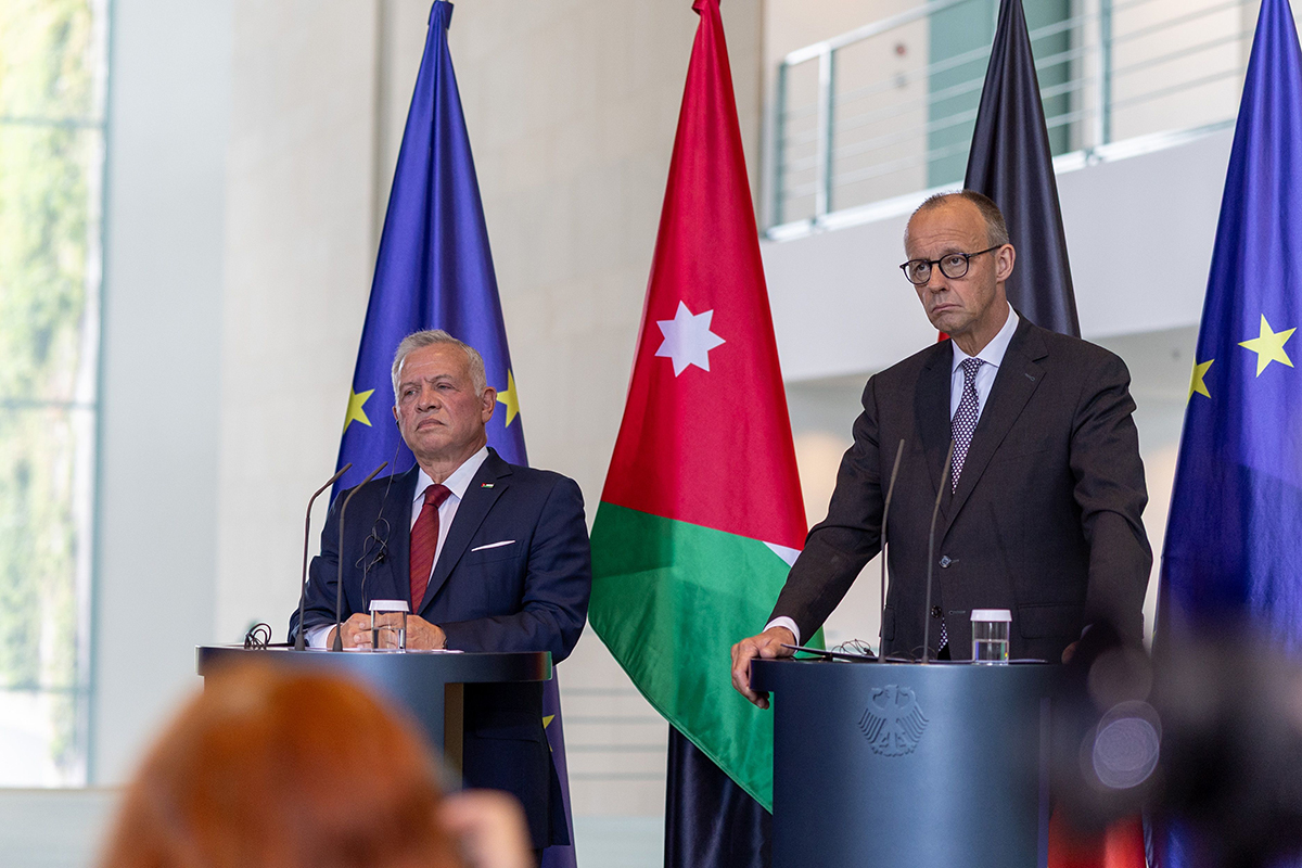 الملك يدعو من برلين لاتخاذ موقف دولي فوري وموحد لوقف الانتشار المقلق للمجاعة والمعاناة بين المدنيين بغزة