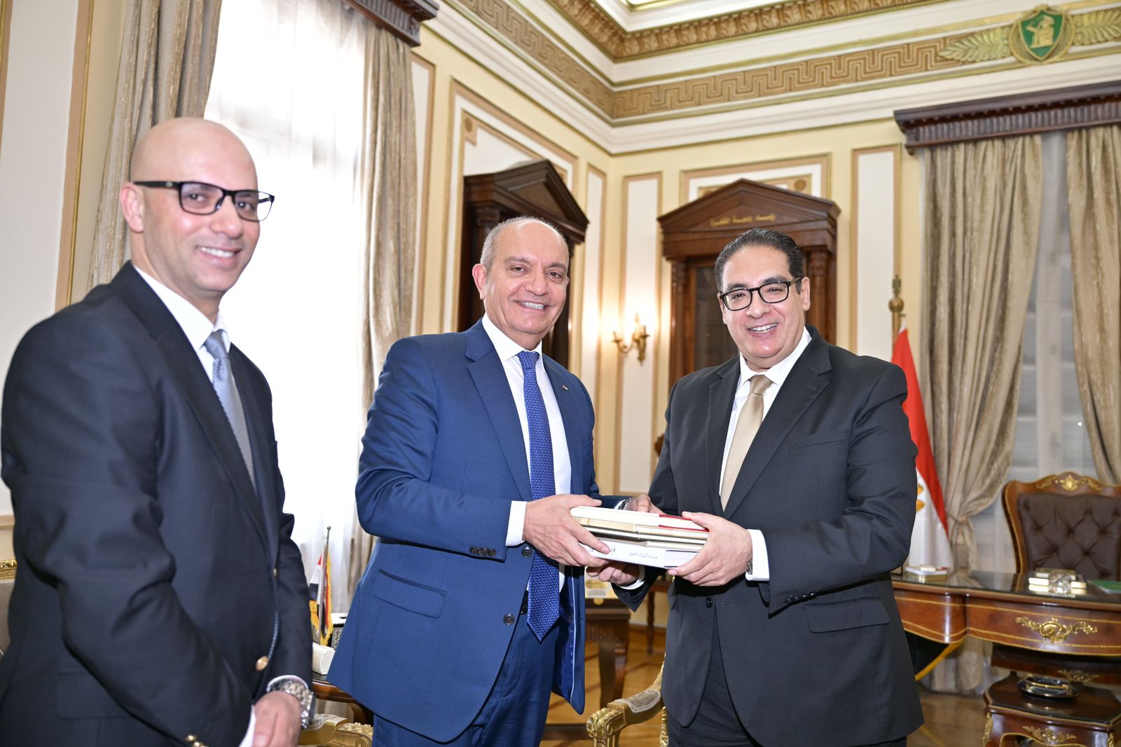السفير العضايلة يلتقي رئيس جامعة القاهرة ويحضر تخريج الطلبة الأردنيين بكلية طب الأسنان