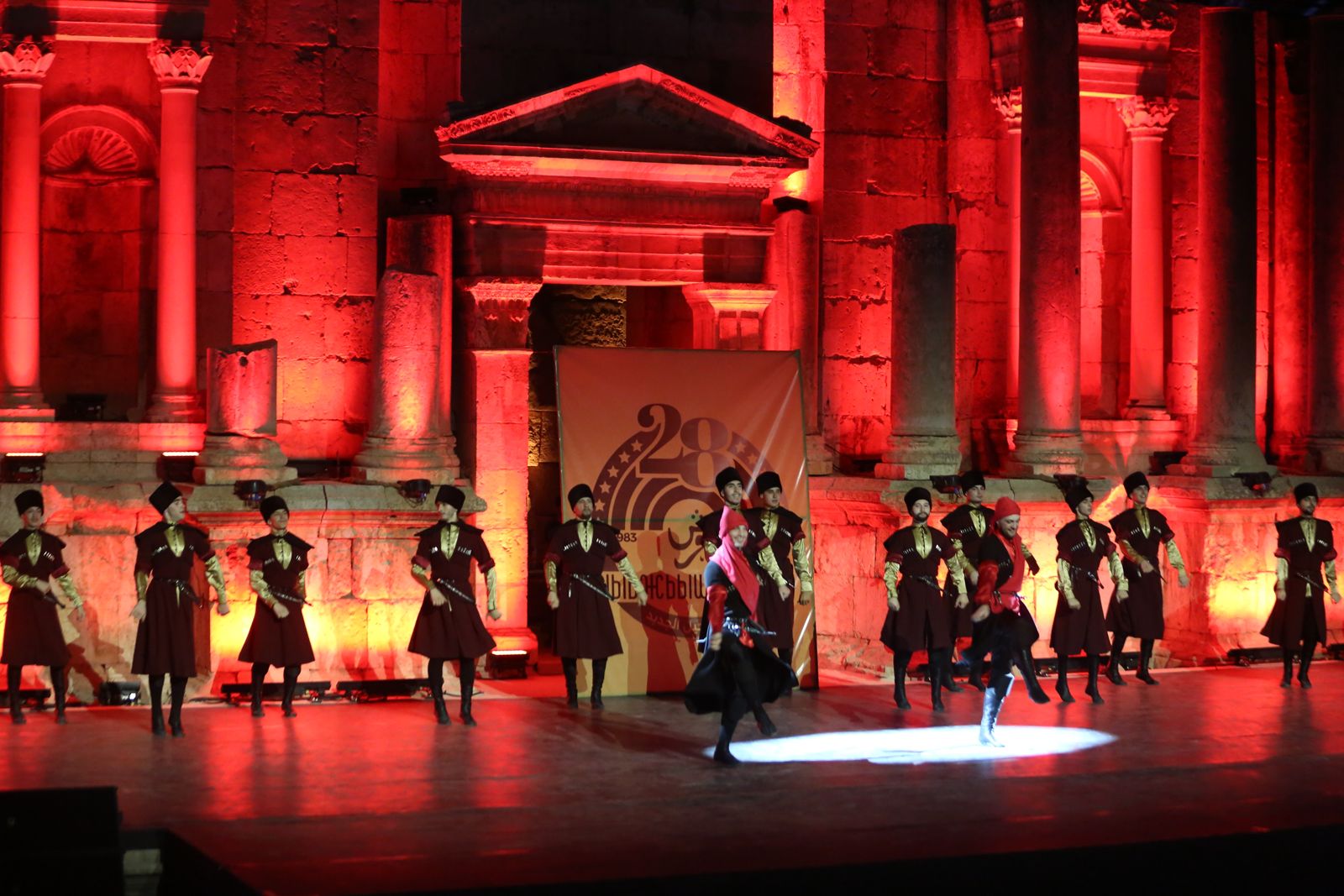 جرش 39: فرقة نادي الجيل للفلكلور الشركسي تقدم استعراضا فنيا