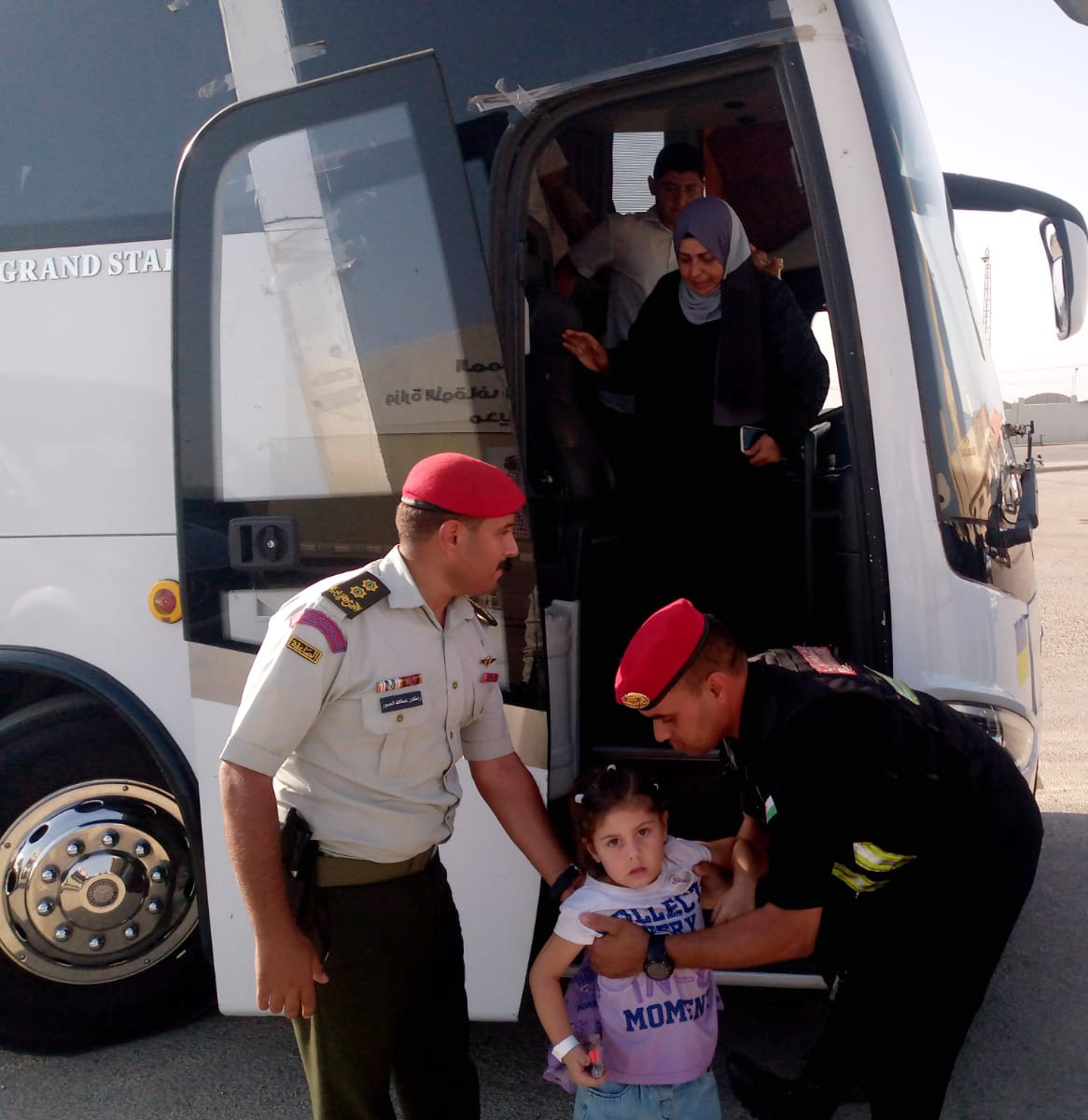القوات المسلحة: إجلاء دفعة جديدة من أطفال غزة المرضى للعلاج في الأردن