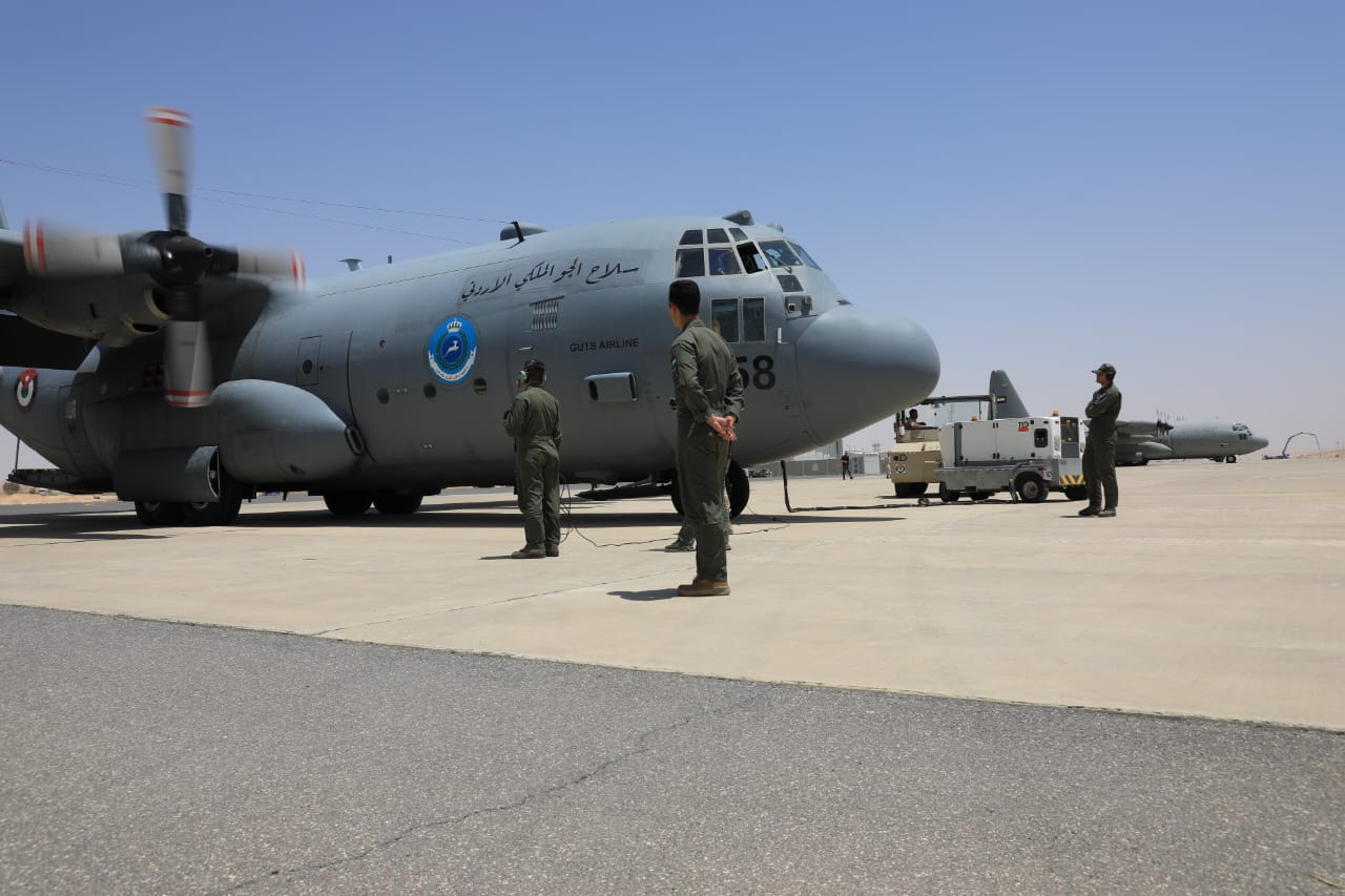 القوات المسلحة الأردنية ونظيرتها الإماراتية تنفذان إنزالين جويين على قطاع غزة