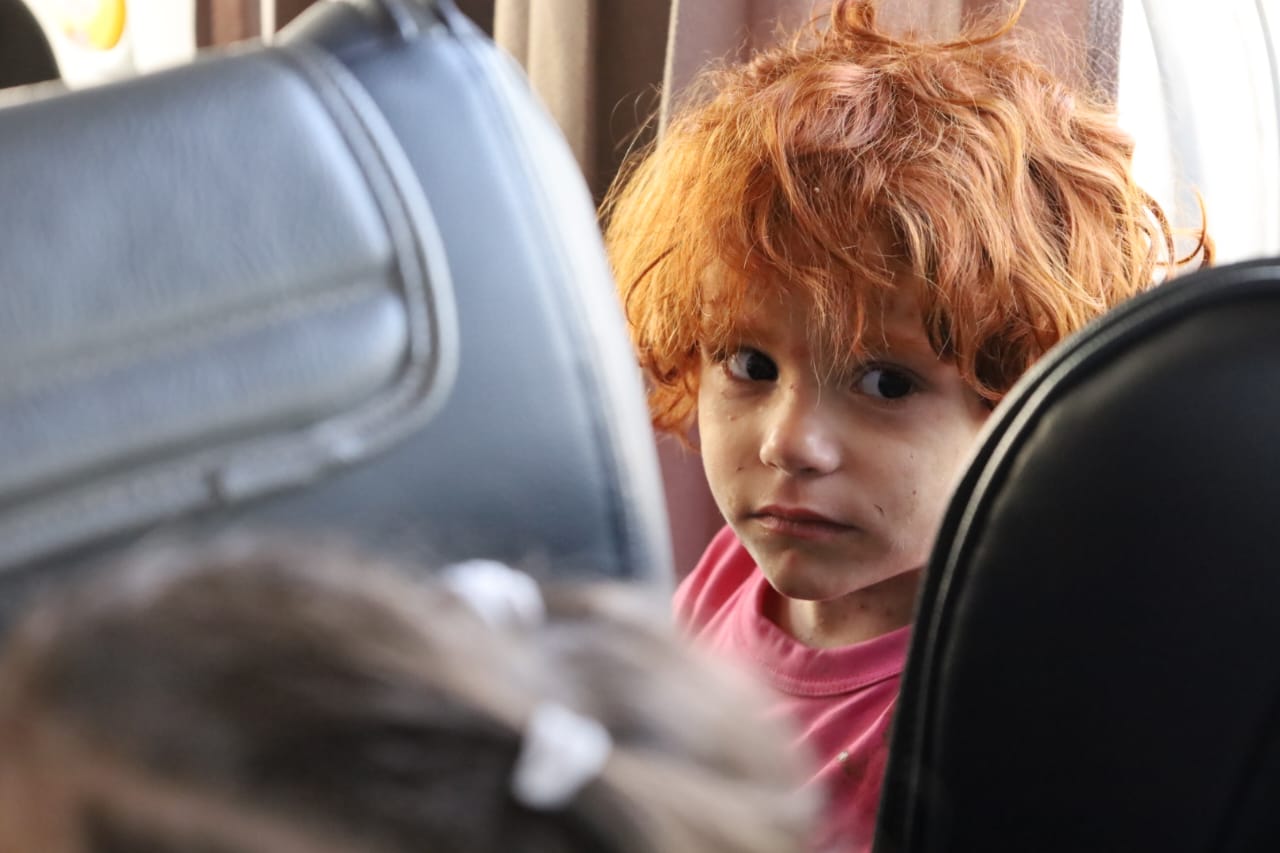 القوات المسلحة: إجلاء دفعة جديدة من أطفال غزة المرضى للعلاج في الأردن