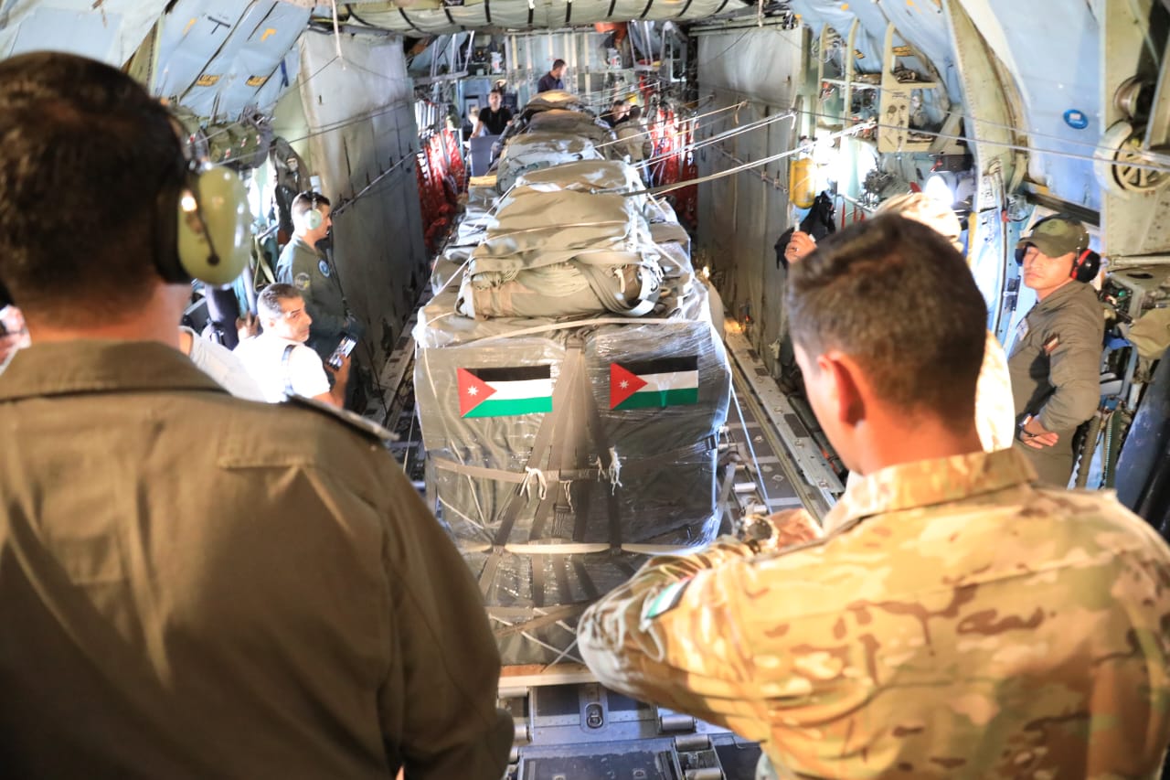 القوات المسلحة الأردنية ونظيرتها الإماراتية تنفذان إنزالين جويين على قطاع غزة