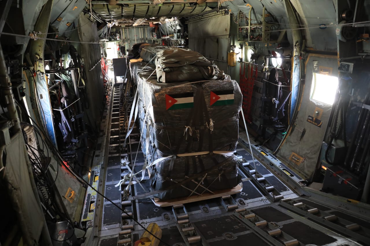 القوات المسلحة الأردنية ونظيرتها الإماراتية تنفذان إنزالين جويين على قطاع غزة