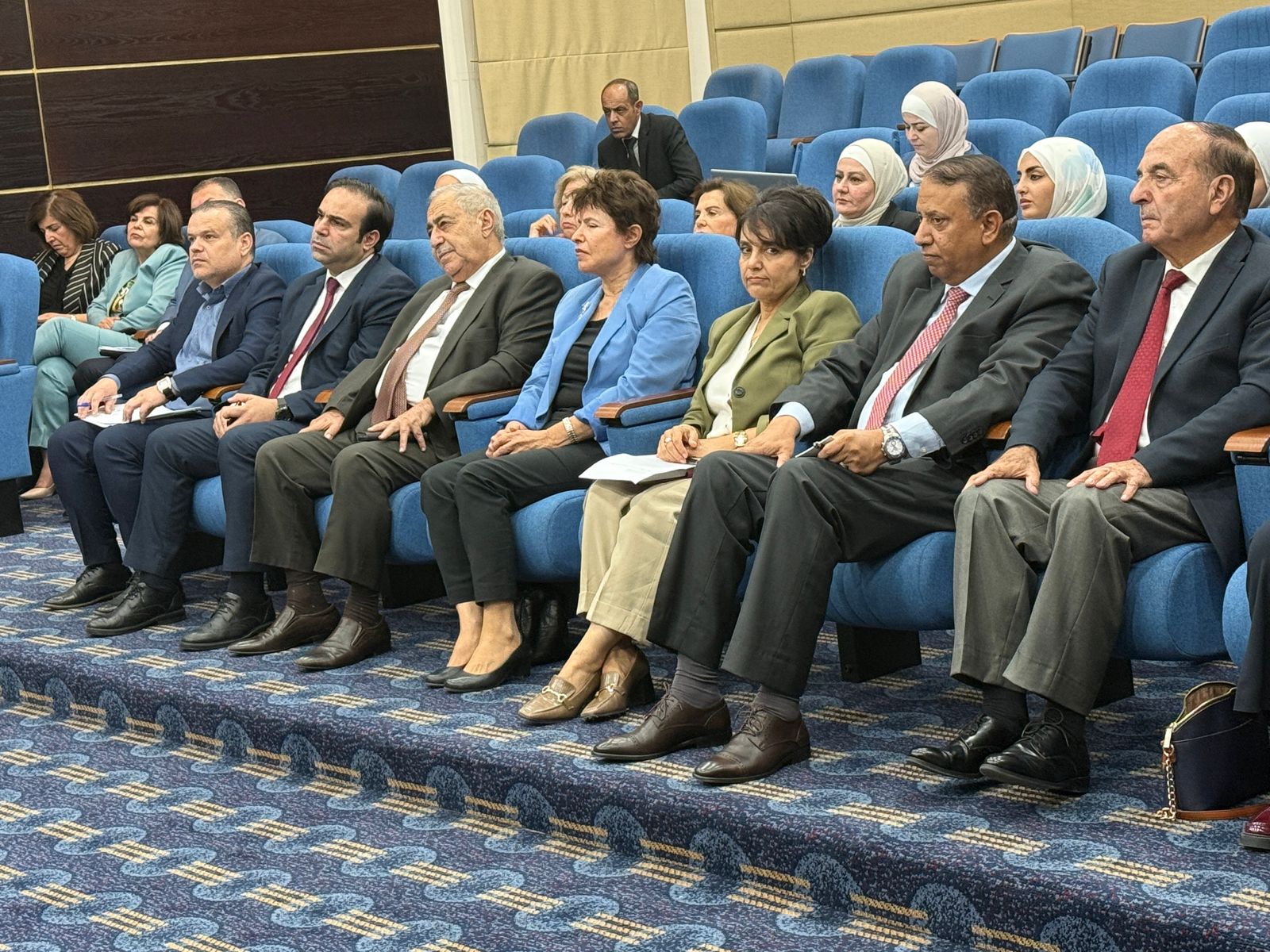 خدمات الأعيان تناقش ورقة بحثية حول الموازنة وأوجه الإنفاق