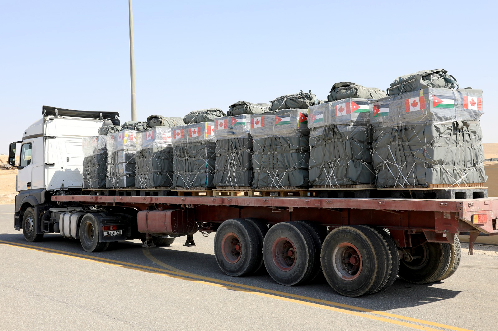 القوات المسلحة الأردنية والإماراتية تواصلان الإنزالات الجوية على قطاع غزة