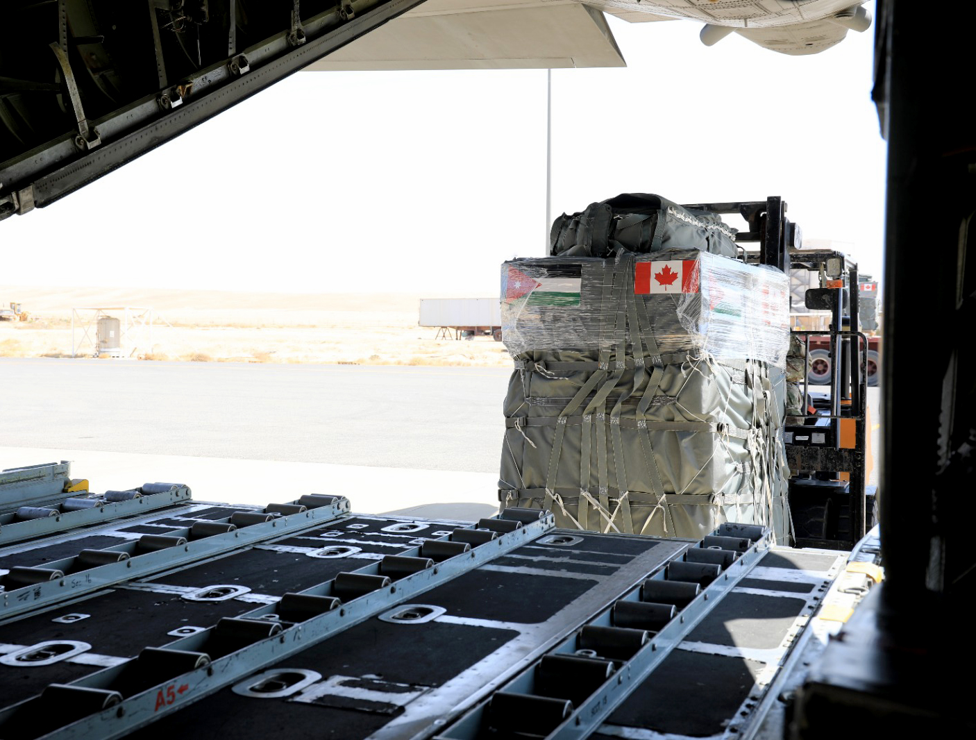 القوات المسلحة الأردنية والإماراتية تواصلان الإنزالات الجوية على قطاع غزة