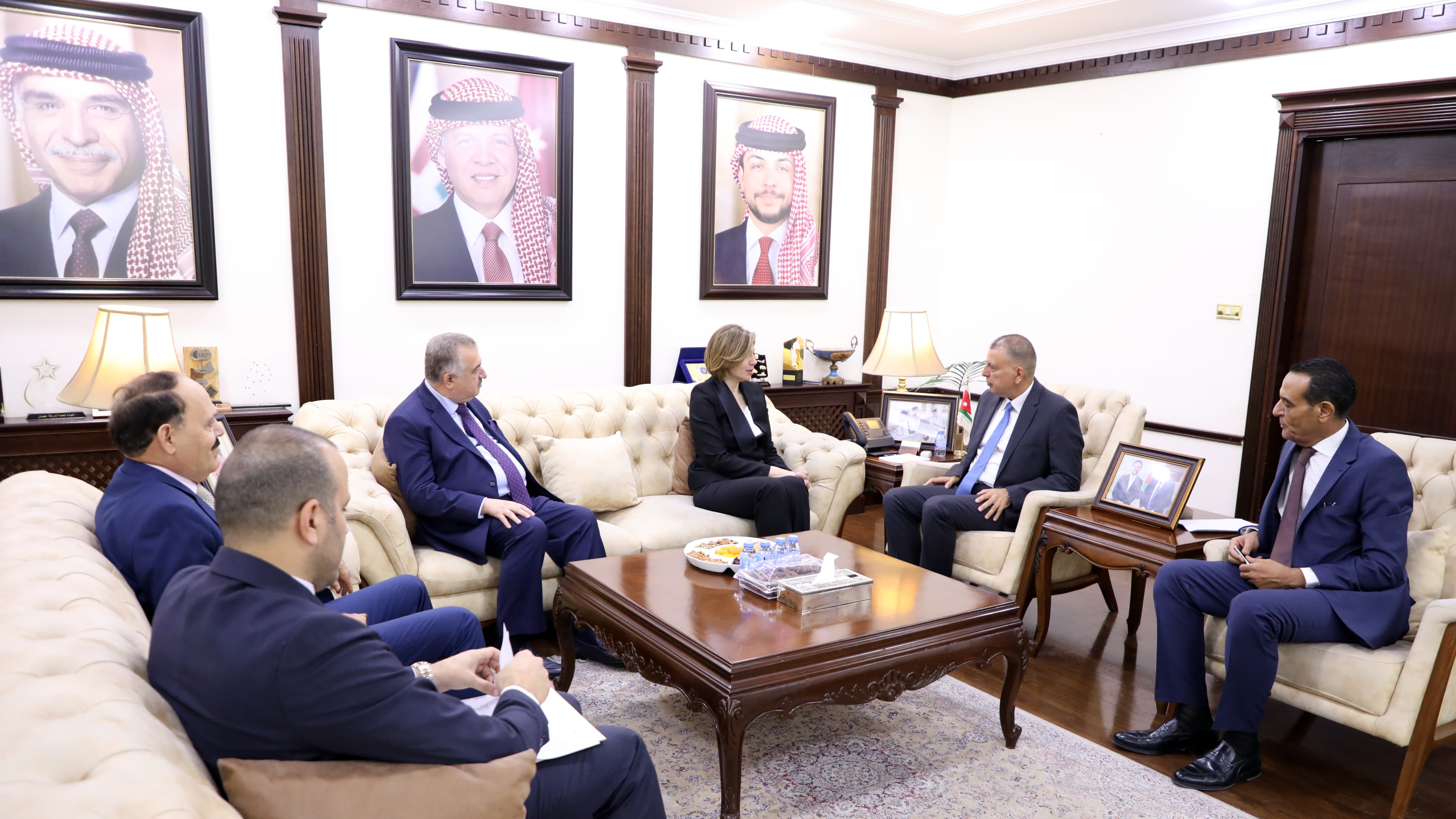 وزير الداخلية يلتقي وزيرة الهجرة والمهجرين العراقية