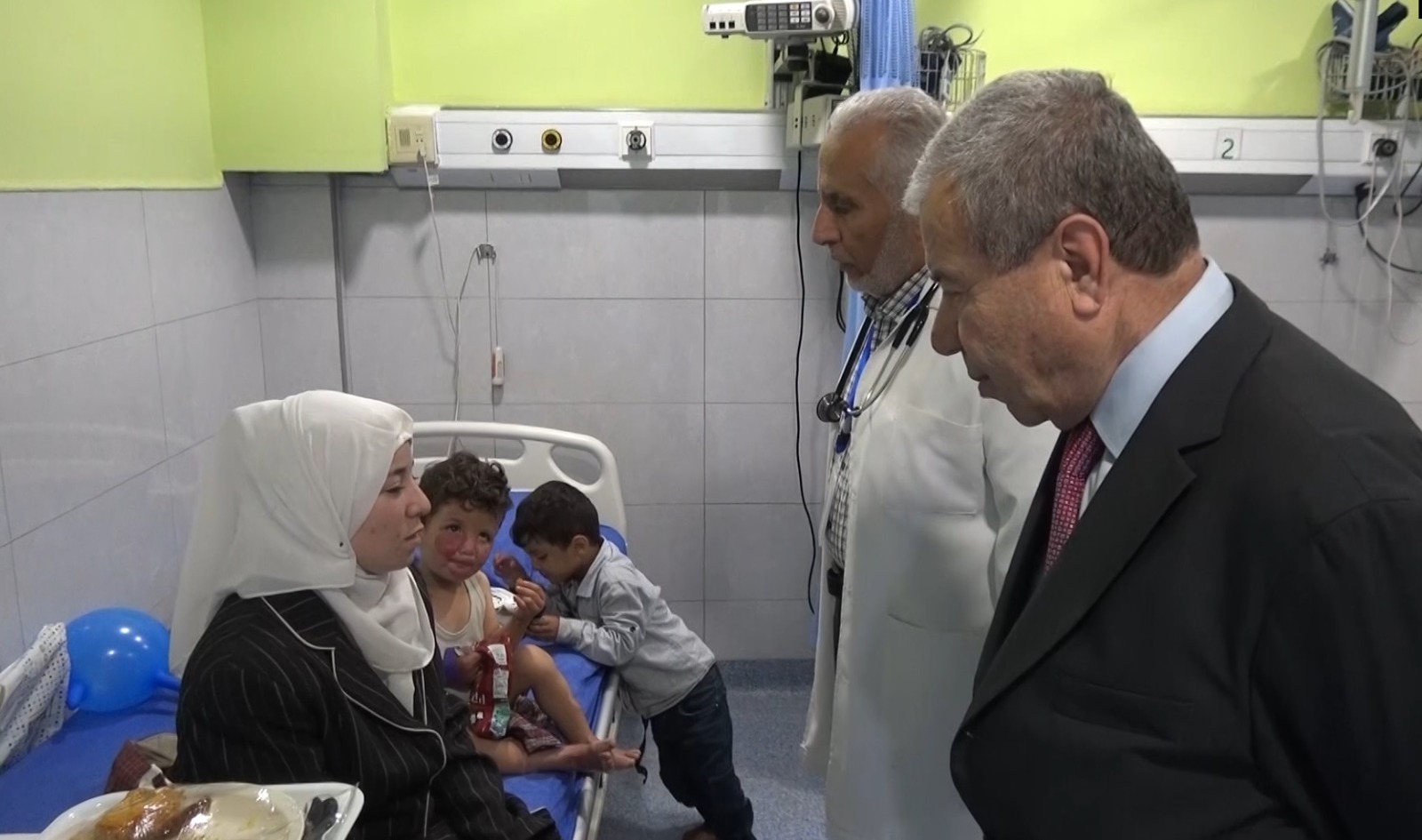 مستشفى المقاصد يستقبل أطفالاً مرضى من غزة