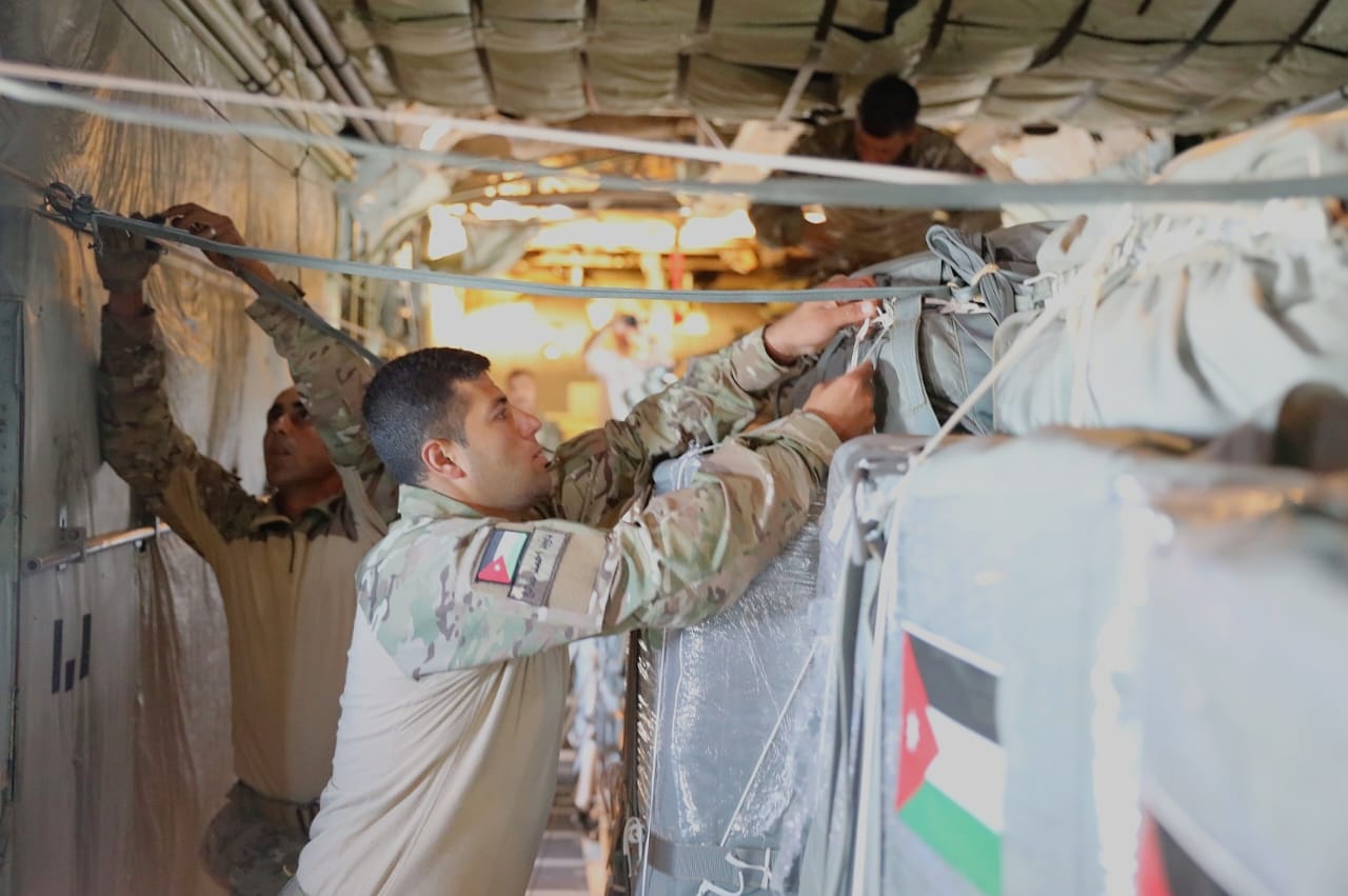 القوات المسلحة الأردنية تنفذ 7 إنزالات جوية بمشاركة دولية واسعة