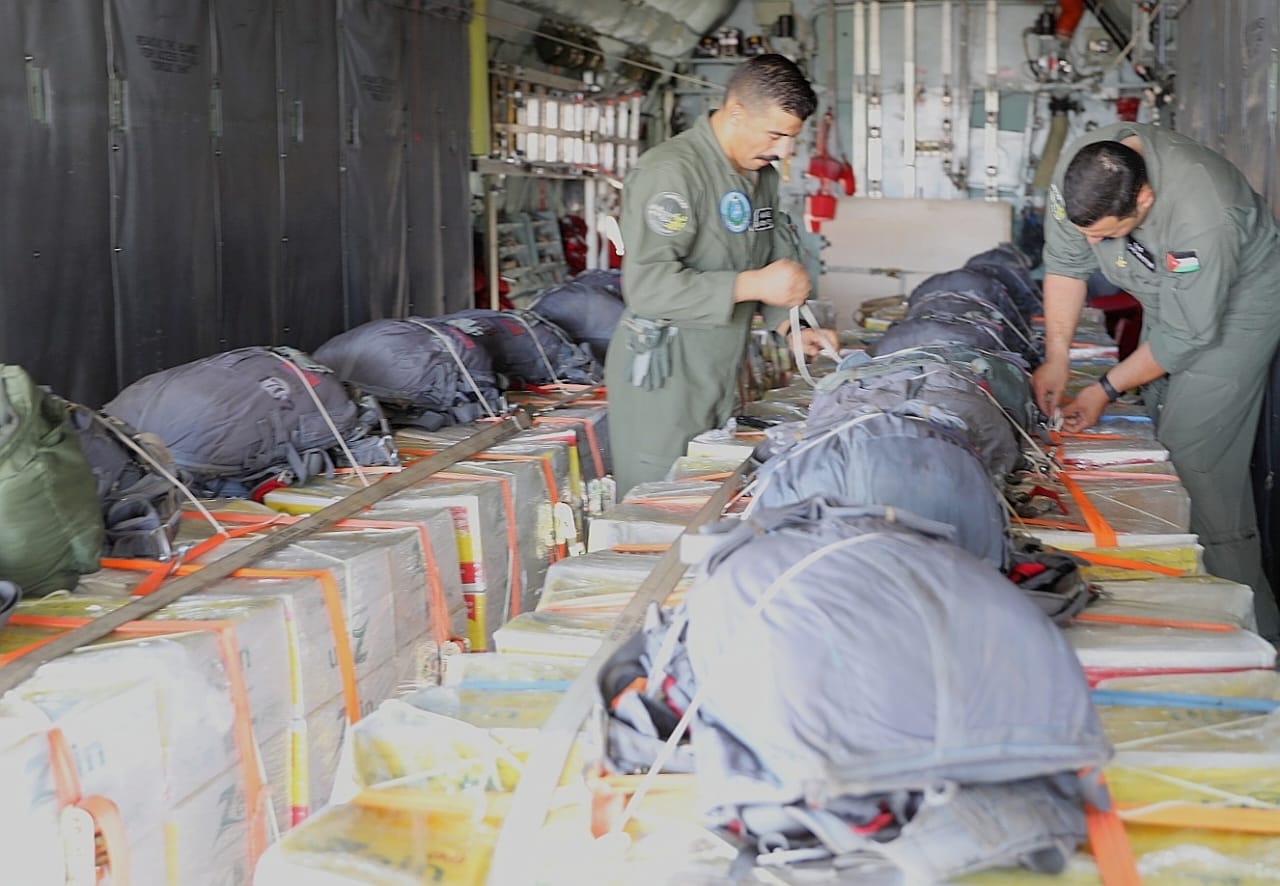 القوات المسلحة الأردنية تنفذ 7 إنزالات جوية بمشاركة دولية واسعة