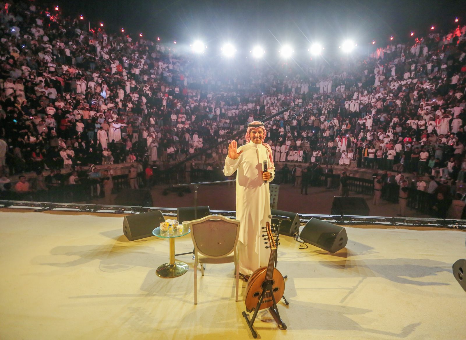 المطرب السعودي خالد عبد الرحمن يضيء المسرح الجنوبي بإبداعاته فيجرش39