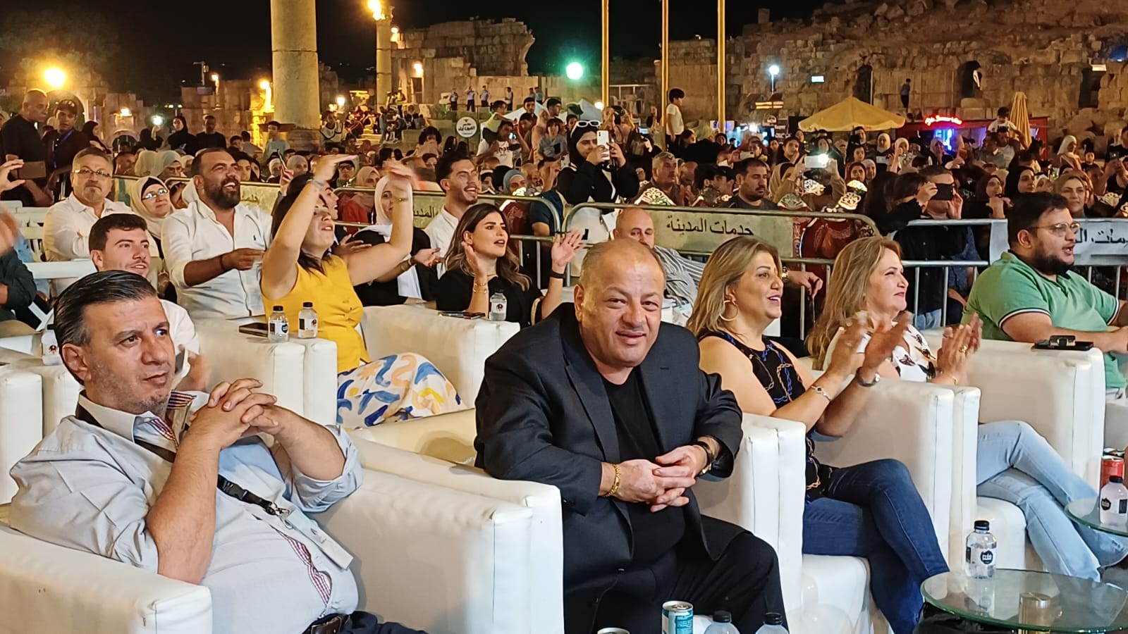 مسرح الساحة الرئيسة يحتفي بموسيقى الشرق والغرب بجرش39