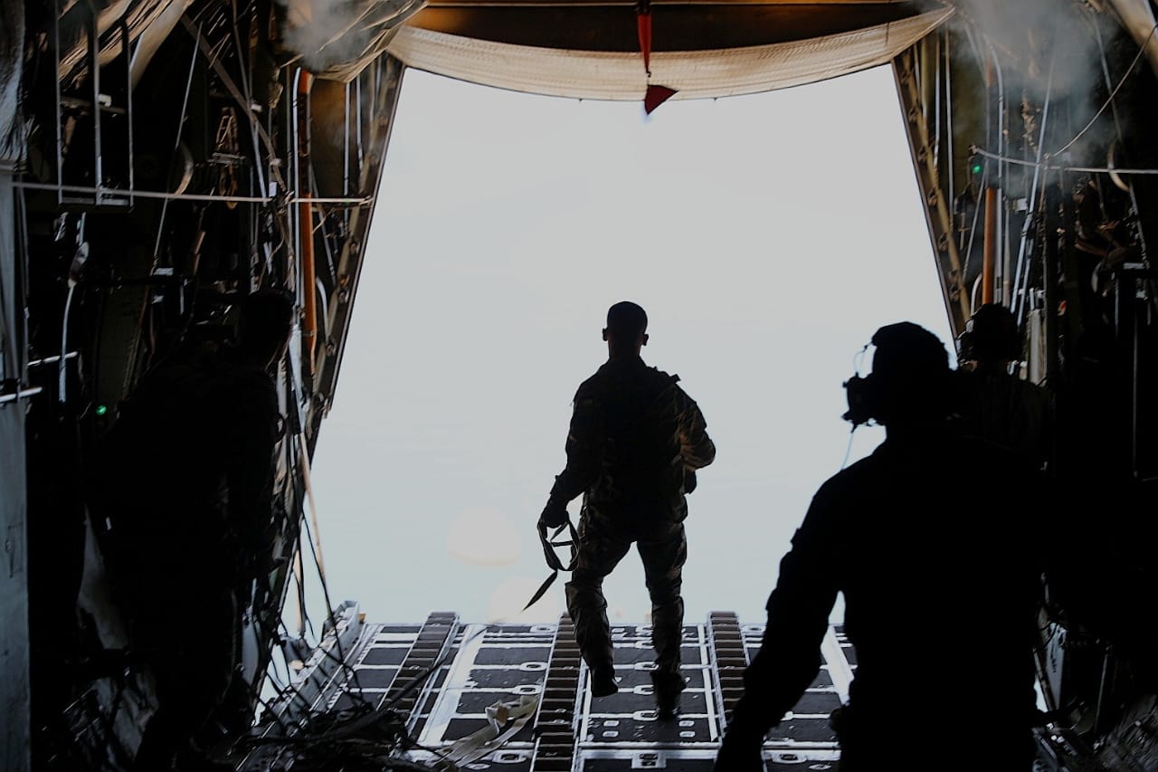 القوات المسلحة الأردنية تنفذ 7 إنزالات جوية بمشاركة دولية واسعة