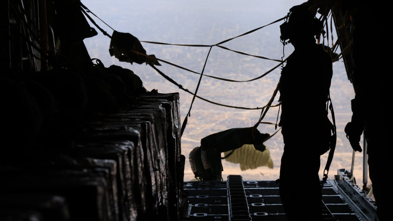 القوات المسلحة الأردنية تنفذ 5 إنزالات جوية بمشاركة عدد من الدول الشقيقة والصديقة
