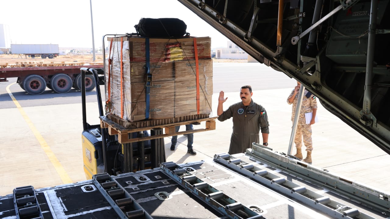 القوات المسلحة الأردنية تنفذ 5 إنزالات جوية بمشاركة عدد من الدول الشقيقة والصديقة