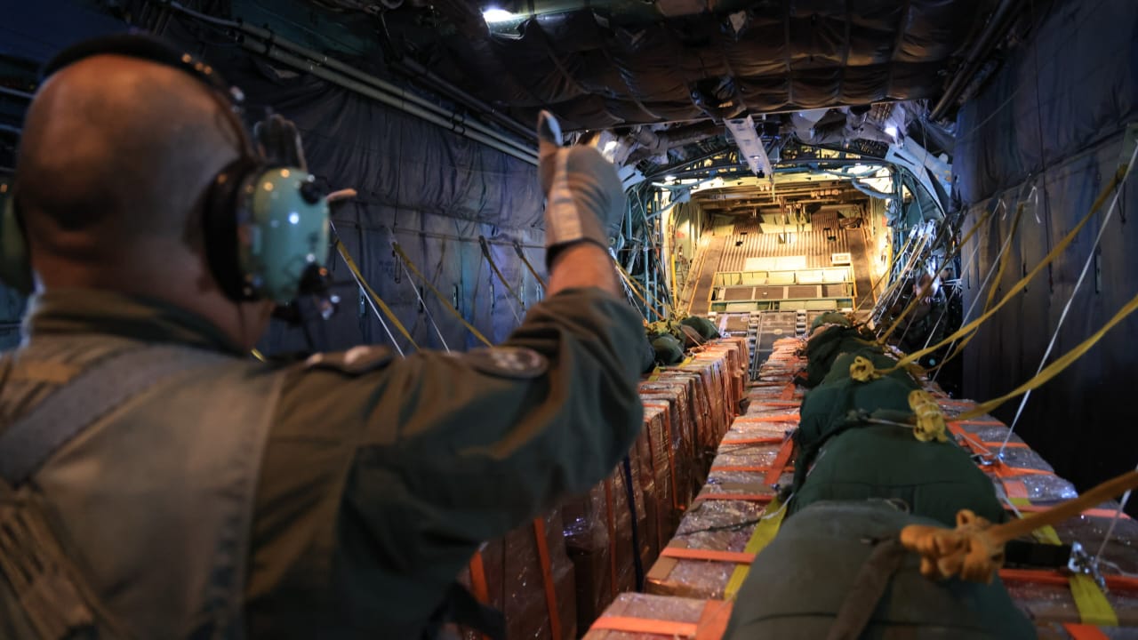 القوات المسلحة الأردنية تنفذ 5 إنزالات جوية بمشاركة عدد من الدول الشقيقة والصديقة