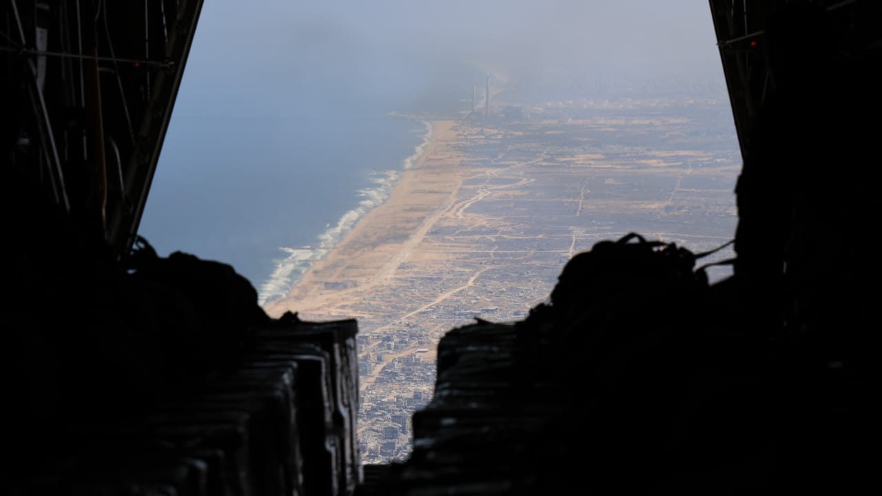 القوات المسلحة الأردنية تنفذ 5 إنزالات جوية بمشاركة عدد من الدول الشقيقة والصديقة