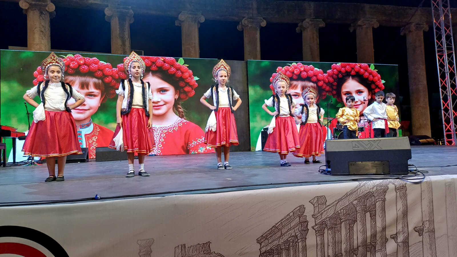 الفنانة الاردنية مكادي نحاس تلهب ختام فعاليات الساحة الرئيسة بجرش 39